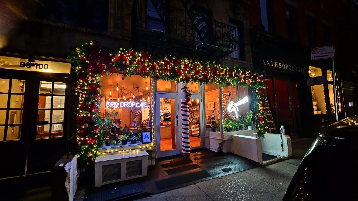 Happy beautiful Friday 🌲 🎅.
.
.
.

.
.
.
.
#christmas #coffeeshops #coffeesoho #nycrestaurants #newyorkcitycoffee #newyorker