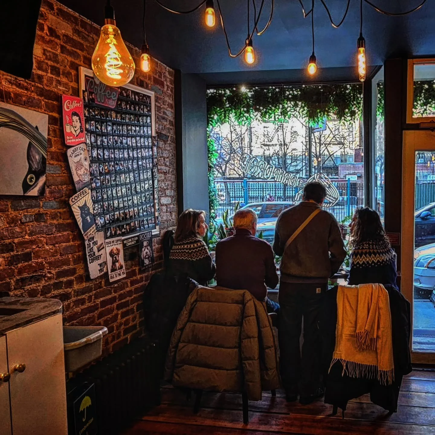 Family time @dripdropcafe 
.
.
.
.
.
.
.
#Christmas #newyorkcitycoffee #newyorklove #manhattan #nyccoffeecup soho