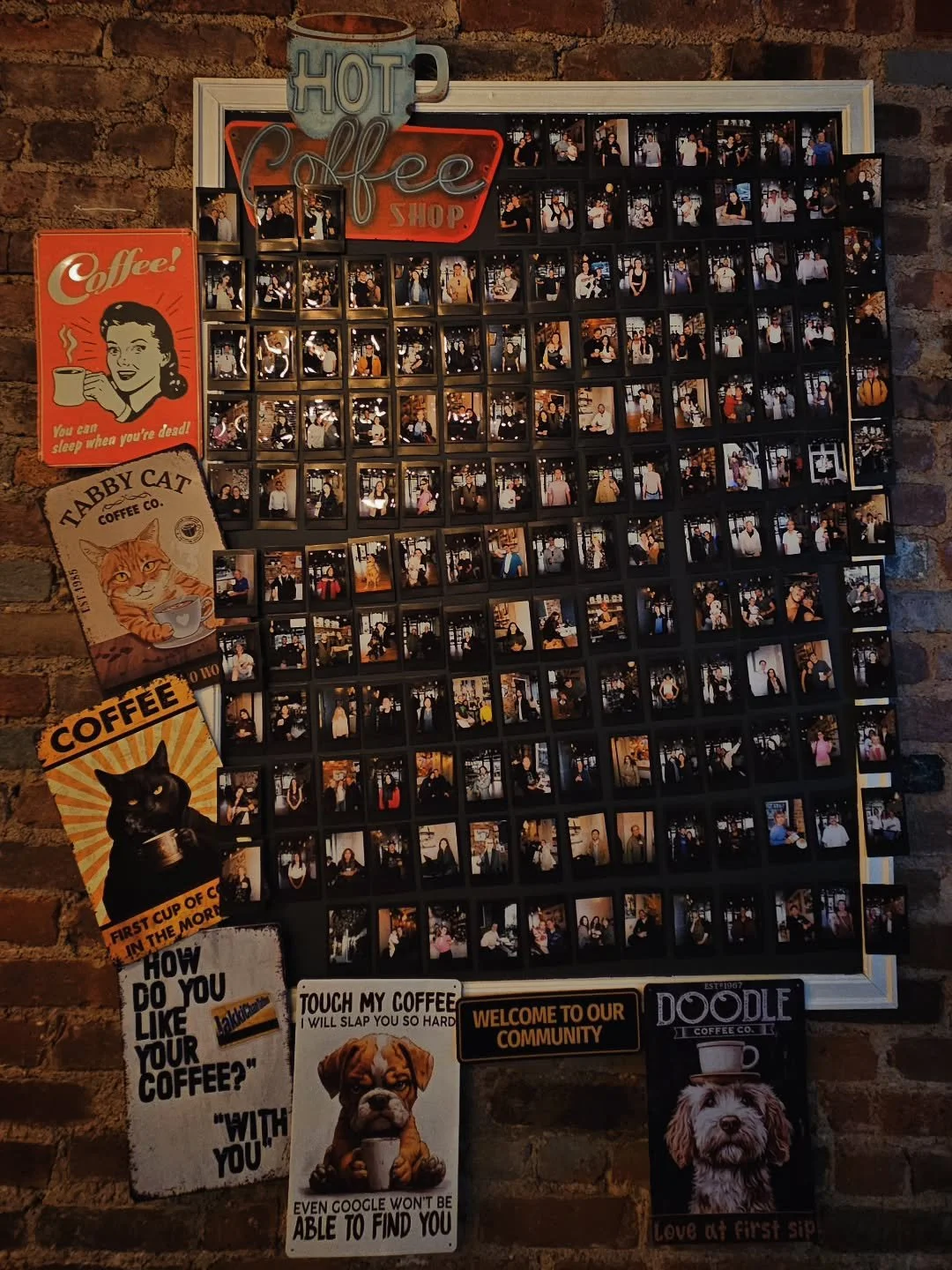 what do you need to build a coffee shop?
-A community of beautiful smiles ❤️ 

.
.
.
.
.
.
.
.
#soho #love #smiles #newyorkcitycoffee #coffeeshops