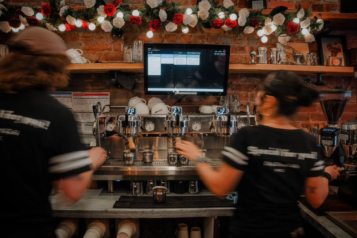 "We're busy because we are good, We are fast because we know you need your coffee now"
@e.lin_____