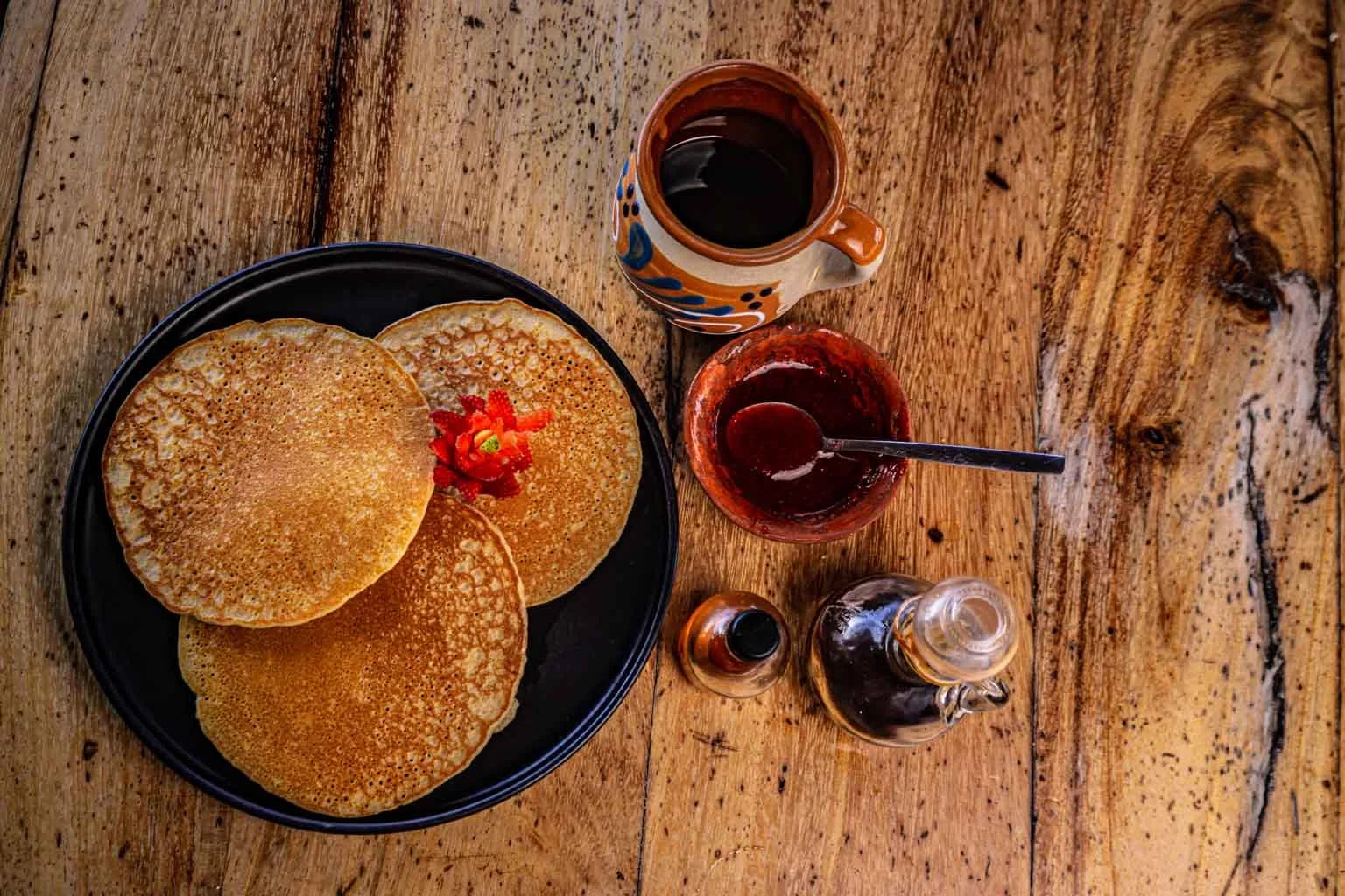 Hot Cakes Integrales con mermelada hecha en casa restaurante playa pie de la cuesta hotel baxar