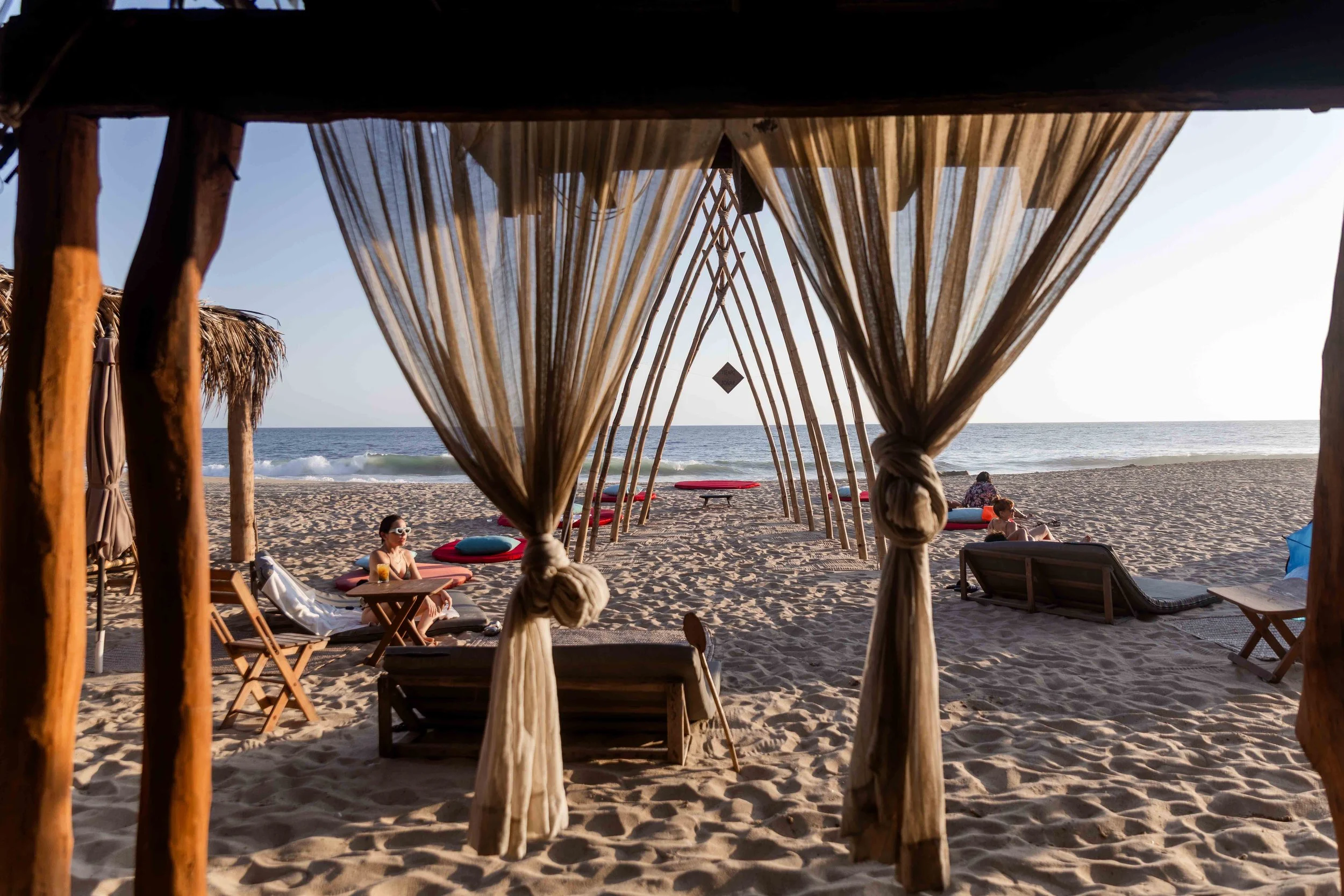 Cortinas club de playa arena pie de la cuesta acapulco hotel baxar