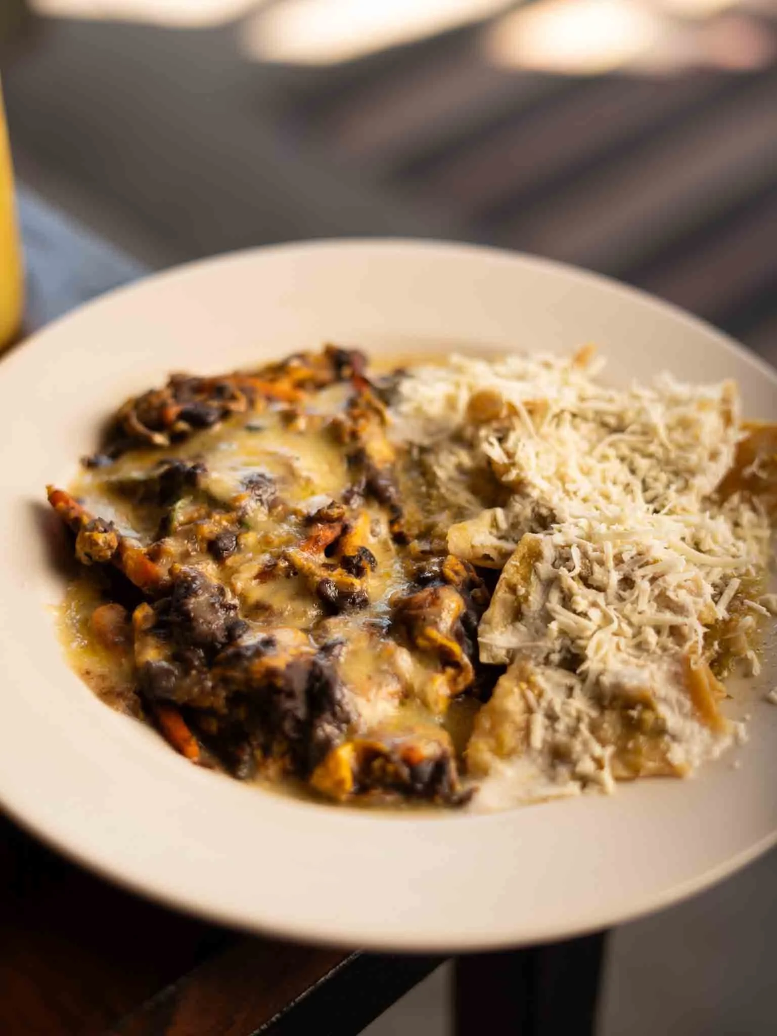 Chilaquiles Mexicanos con pollo restaurante baxar pie de la cuesta acapulco