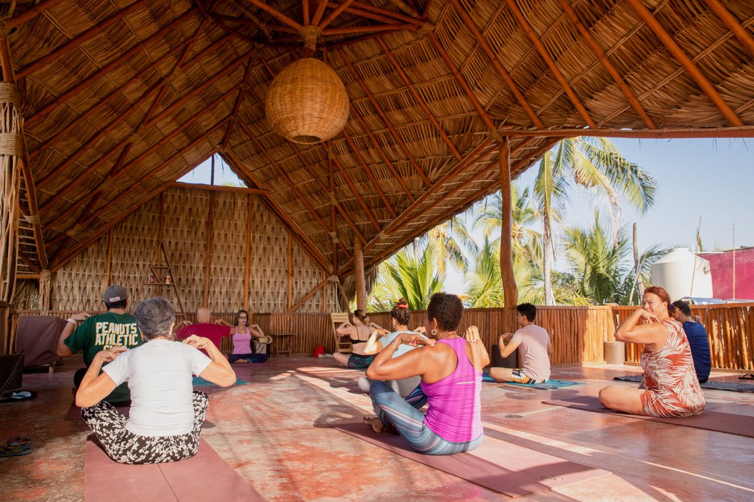 yoga session palapa spa - hotel wellness acapulco baxar playa pie de la cuesta