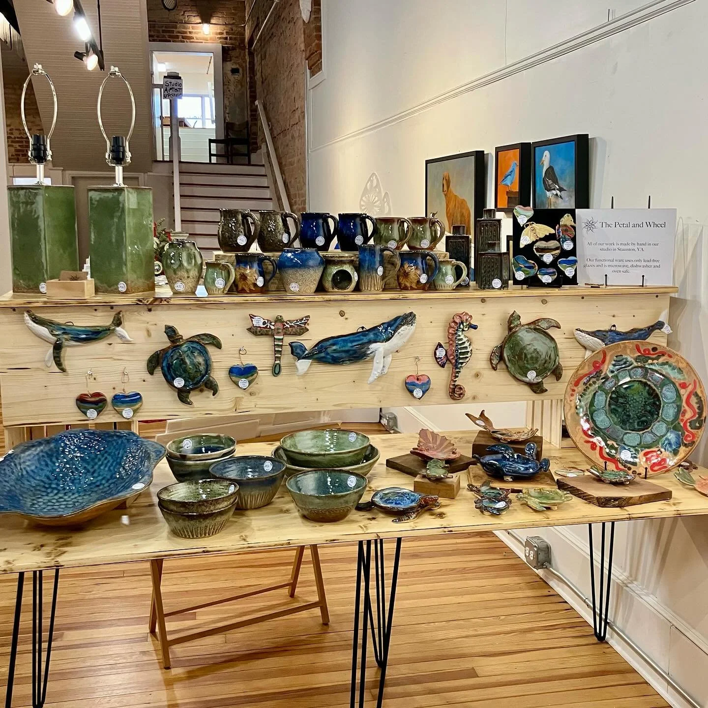 🍂🍁We&rsquo;re excited to be part of the Shenandoah Valley Arts Center&rsquo;s November Art Market! Going on now at their 416 W. Main Street gallery&hellip;🖼️🏺🧣🖌️🧶💍
.
.
@svartcenter 
#svartcenter 
#waynesborova 
#shenandoahvalley 
#shenandoahv