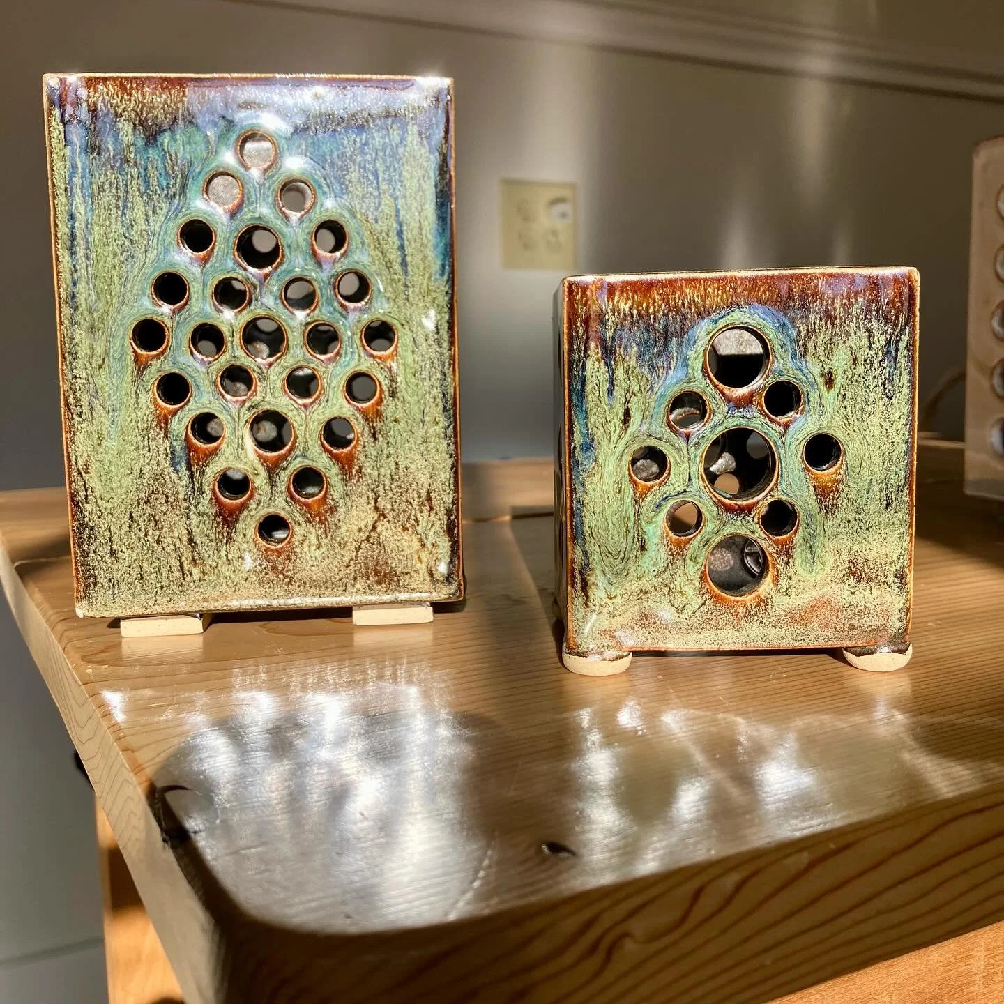 🎁🎄New work ready for tomorrow&rsquo;s Winter Market the Staunton Farmer&rsquo;s Market. Still looking for last minute gifts?  Come out and support your local, independent growers and artisans!🎄🎁
.
.
.
#artisanmade 
#homegoods
#homedecor 
#lantern