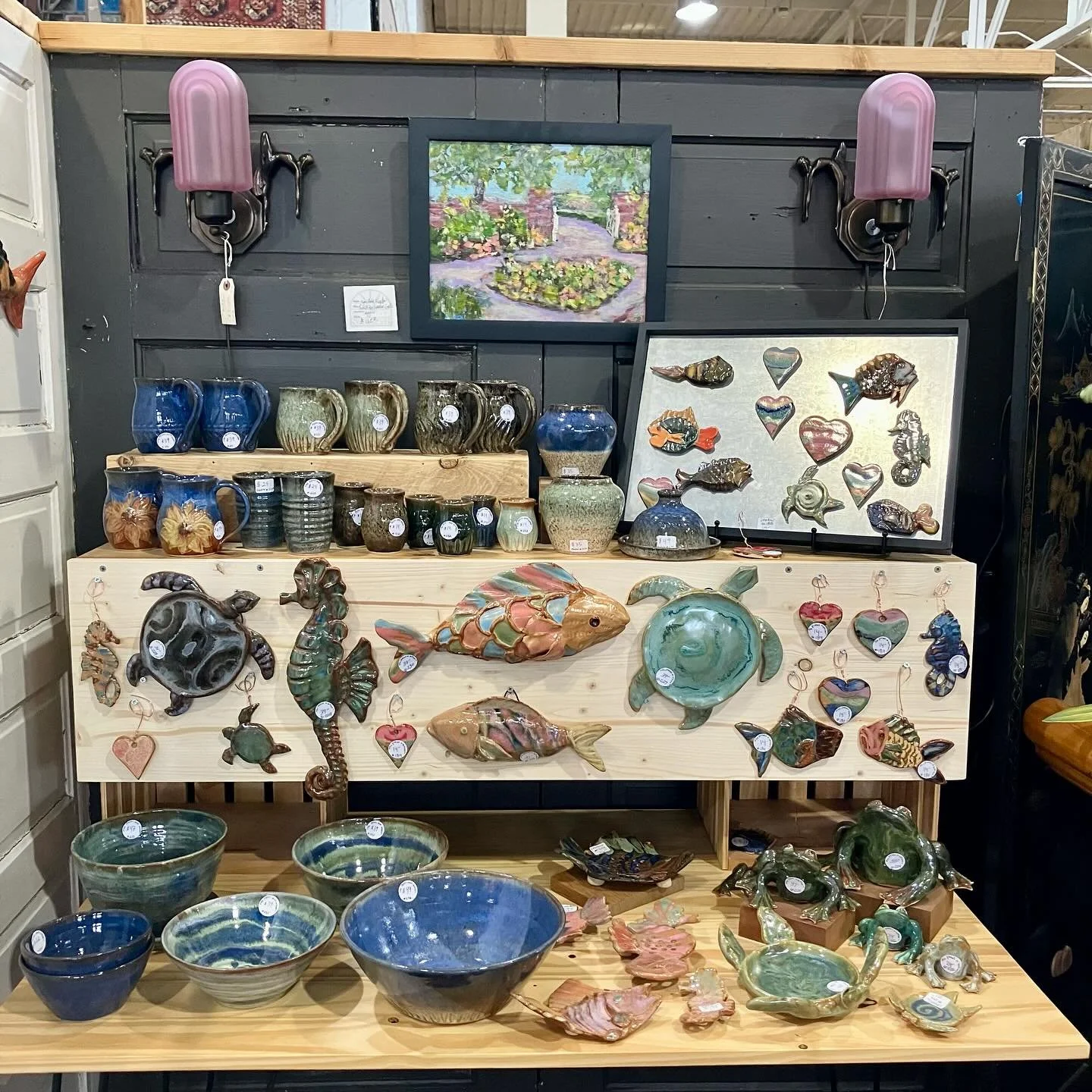 🐾🦴Restock @themarketplacebds ! If you&rsquo;re in Roanoke ( ❤️🌄my hometown ⭐️) check out the Black Dog Salvage Holiday Open House this Saturday November 1st🎁🎁🎁! 
.
.
#artforgifts 
#handmadegifts 
#homedecor 
#artisanmade 
#pottery 
#sculpture 
