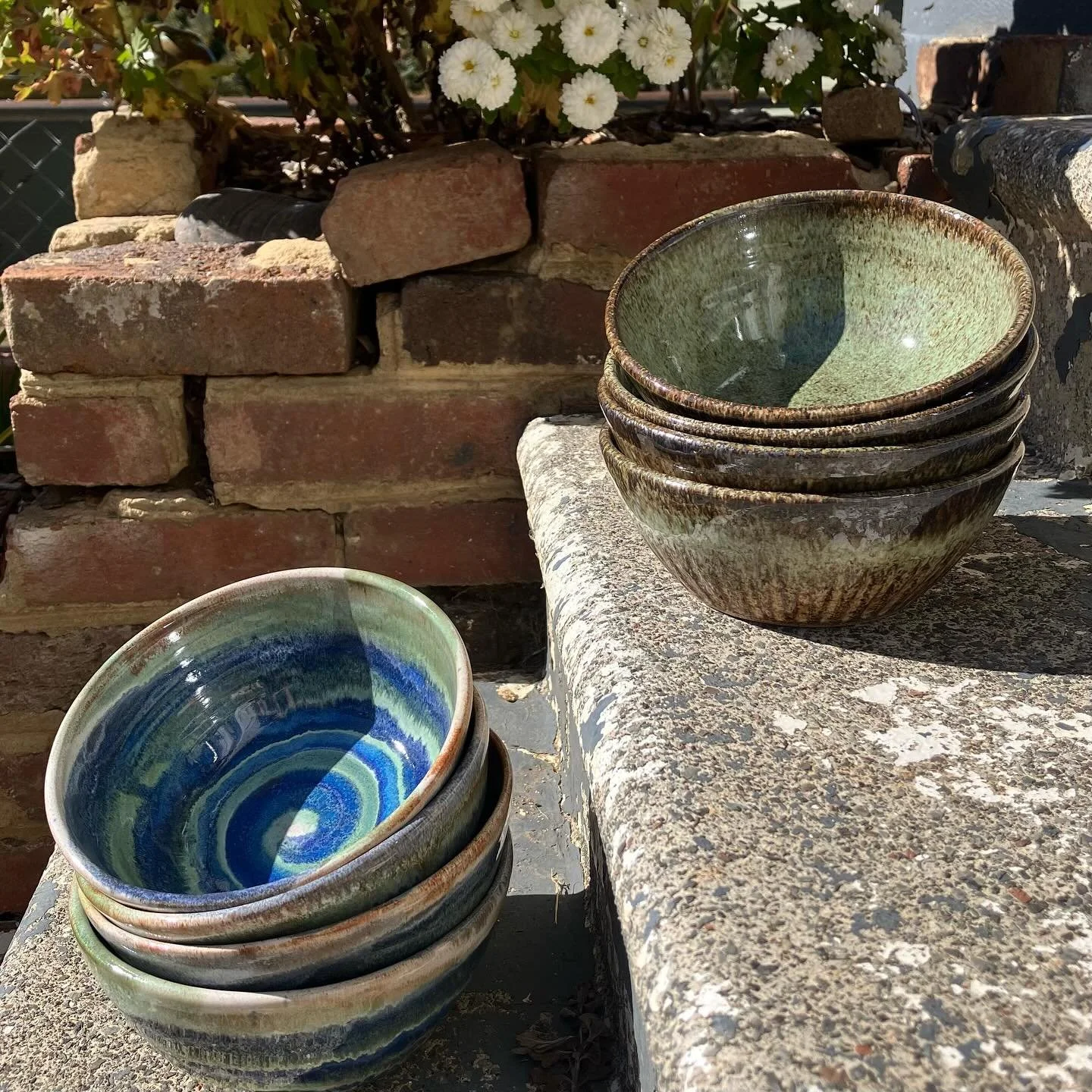 🍂🍁🌲New work coming out of the kiln! Stay tuned for a list of upcoming holiday markets🎁🧣🧤
.
.
#stauntonva 
#staunton 
#lovestaunton 
#stauntonfarmersmarket 
#saacenter 
#cat.nap.roasting
#themarketplacebds 
#potterylife 
#potterybowls 
#handmade