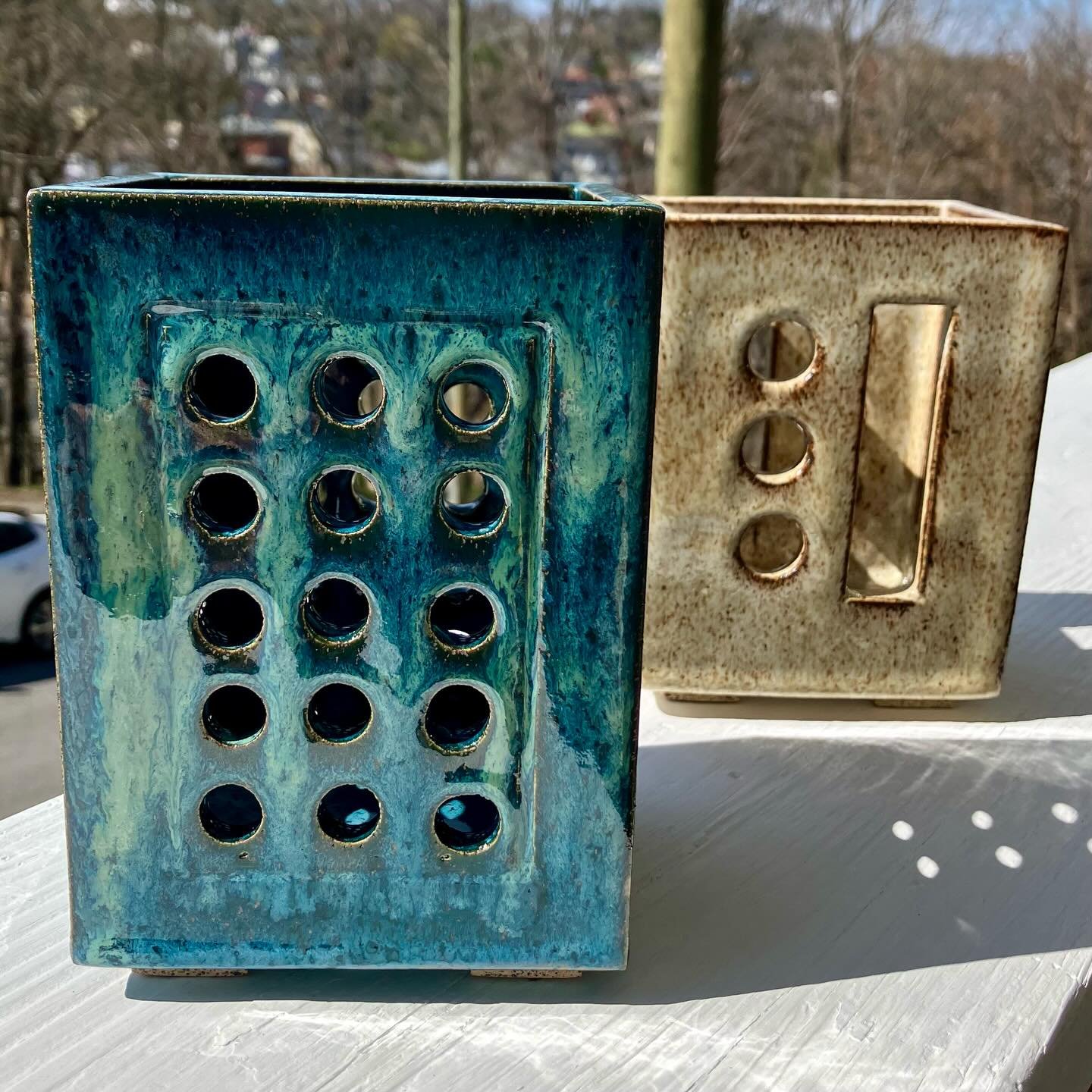 🌼New lineup of lanterns coming out of the kiln! Looking forward to Opening day of the Staunton Farmers Market this Saturday from 7 to Noon&hellip;. And the Dayton Redbud Festival next Saturday April 11th from 10 to 4&hellip;🌸🌷🌼
.
.
#stauntonfarme