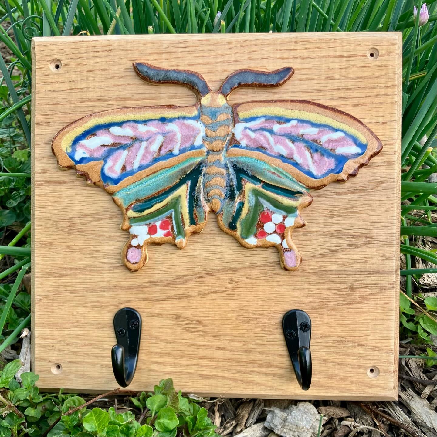 💐🌷🌼Come see us at the Staunton Farmers Market tomorrow! Very excited to be a part of this great group of growers and makers!#stauntonfarmersmarket 
#thepetalandwheel 
#potterylife #reclaimedwoodart 
#stauntonva