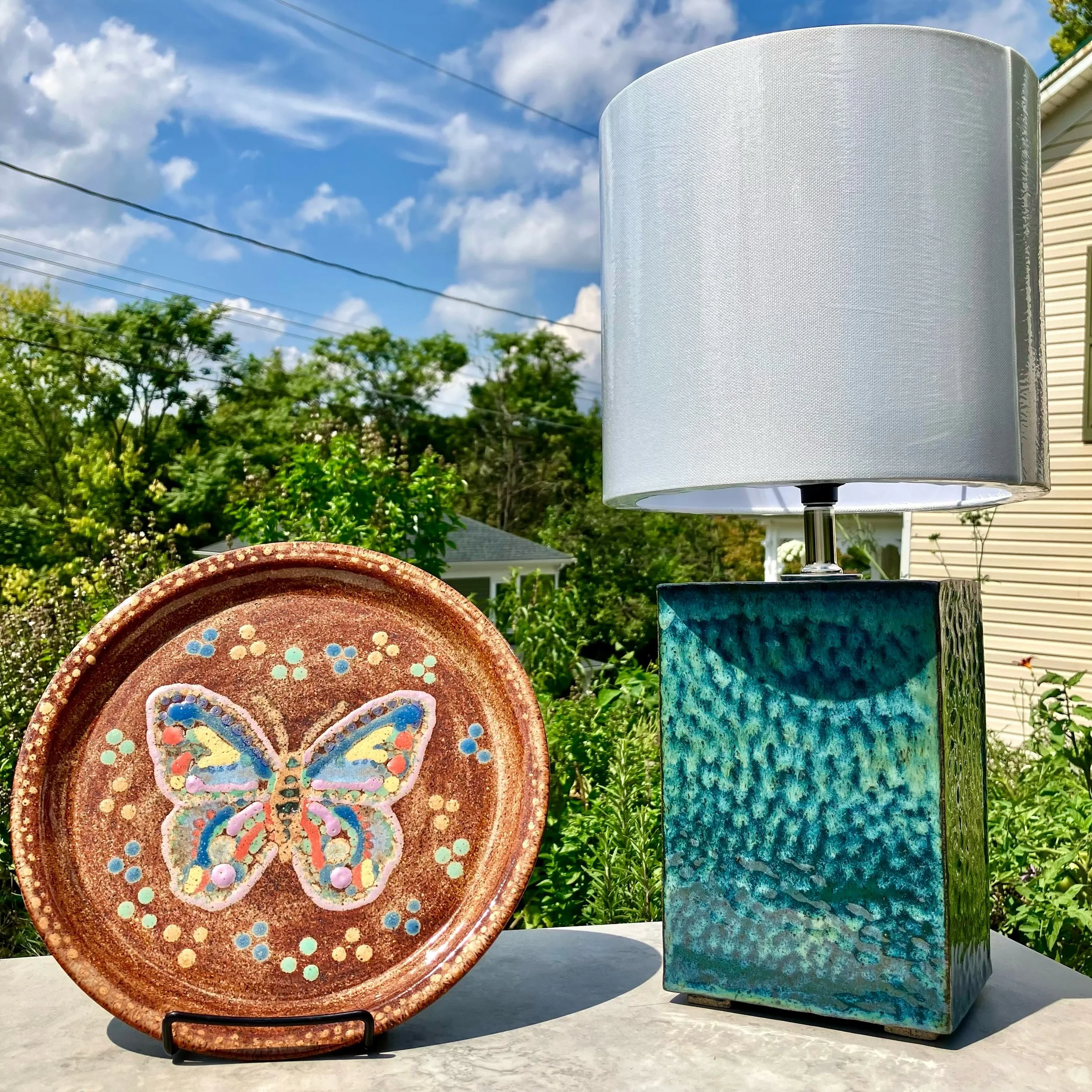 🌸🌞Some of our new work for the Staunton Farmers Market tomorrow 7 to Noon&hellip;🌞🦋 See you there!
#stauntonfarmersmarket 
#thepetalandwheel 
#nofarmsnofood 
#potterylamp