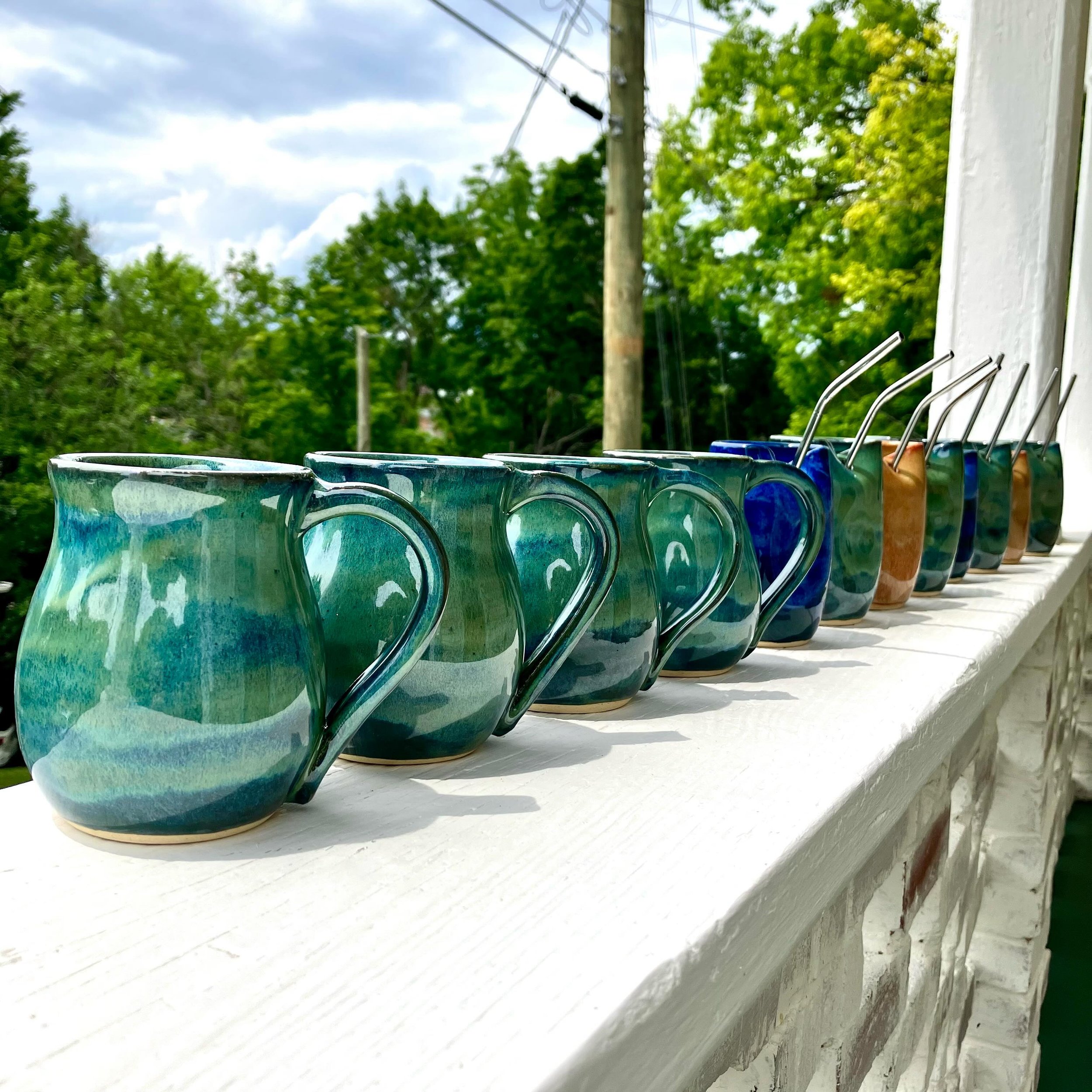 ☀️🌱Whatever you&rsquo;re sipping this weekend we&rsquo;ve got you covered! And new plant stakes fresh out of the kiln&hellip; See you at the Staunton Farmers Market tomorrow!🪴☀️
.
.
.
#stauntonfarmersmarket 
#thepetalandwheel 
#eatlocal 
#lovestaun