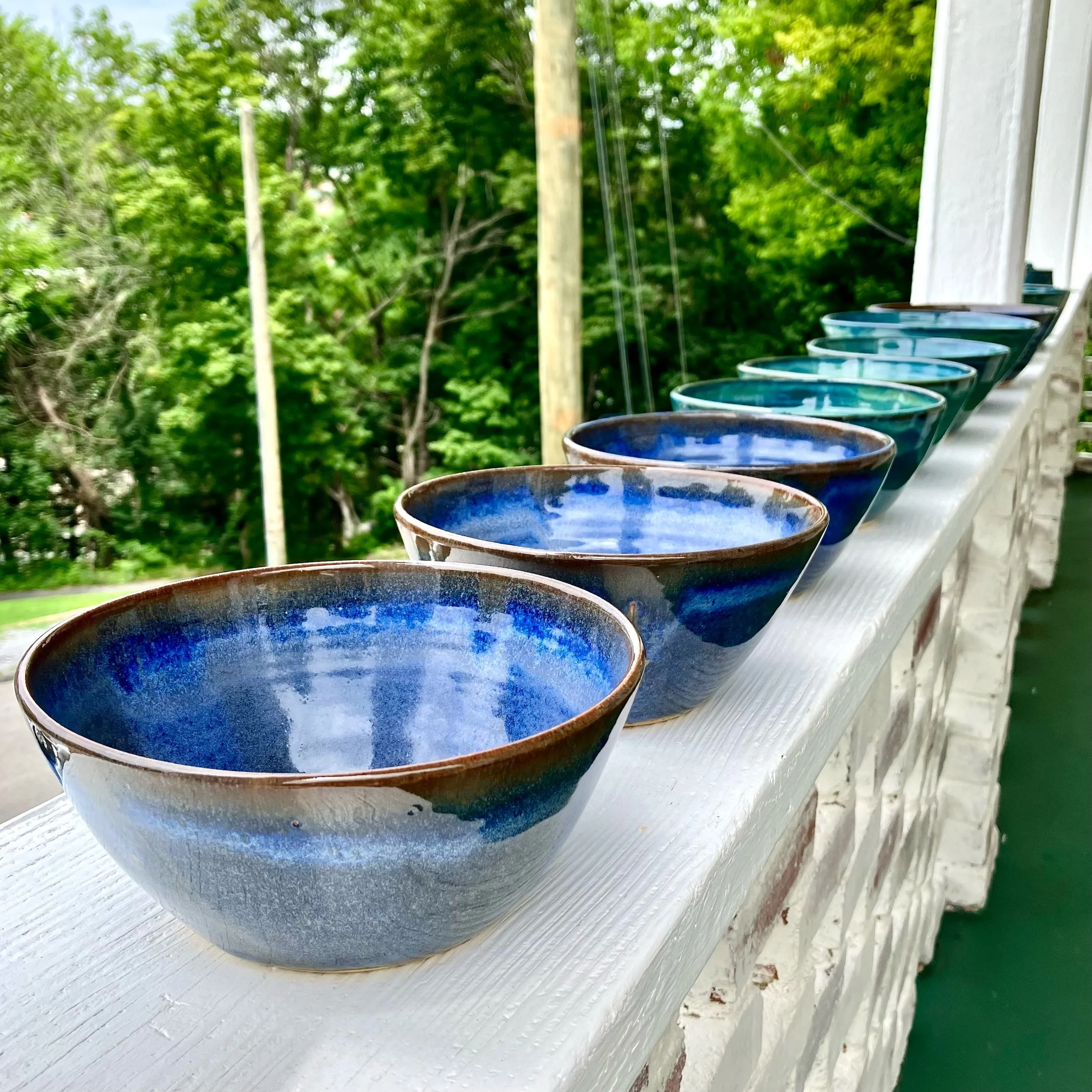 🍚🥣🍜Looking for a bowl? We&rsquo;ve got bowls&hellip;.✅ Come get one tomorrow at the Staunton Farmers Market 7 to Noon&hellip;🥬🥔🥗🥒🥕🌽And find some great things from local farmers to put in your new bowl👍&hellip;.🍑🍉🥦🍅🫐
#stauntonfarmersmar