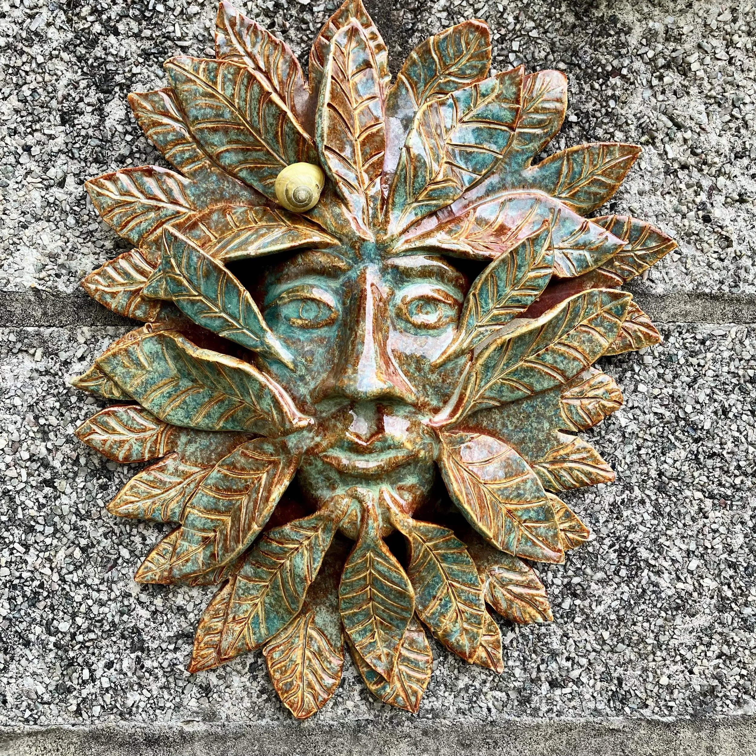 ☀️🌻Summertime is here&hellip;.⬆️🌡️The Green Man says remember to hydrate!☀️☀️
.
.
#greenman 
#thepetalandwheel
#flowergardens 
#stauntonva