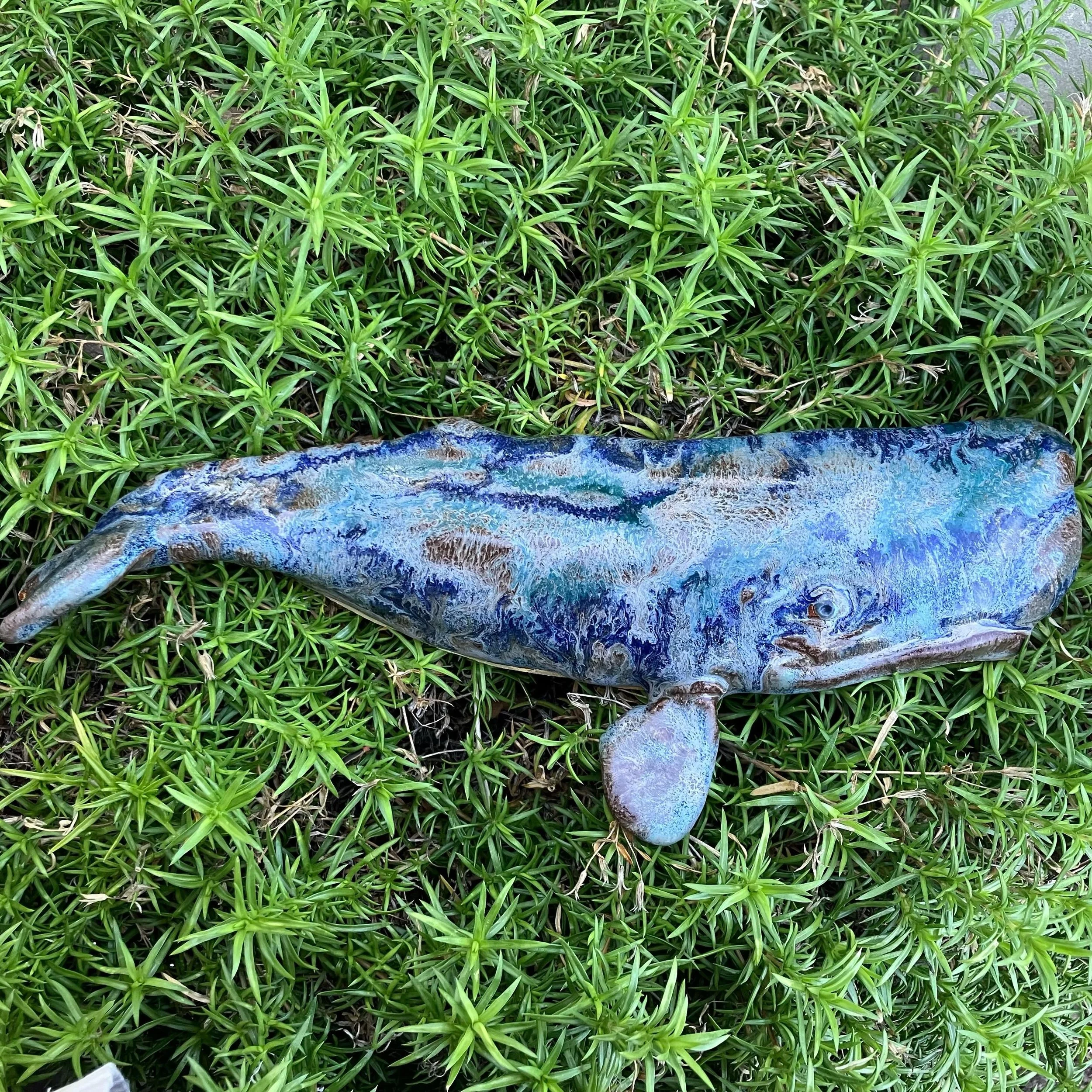 💫🌊🐠Look what&rsquo;s swimming in the direction of the Staunton Farmers Market this Saturday (7 to Noon)&hellip; Come sea us and say hello!🐋😁🤷🏻&zwj;♀️&hellip;.
.
.
.
#stauntonfarmersmarket 
#thepetalandwheel
#wallsculpture 
#spermwhaleart 
#nof