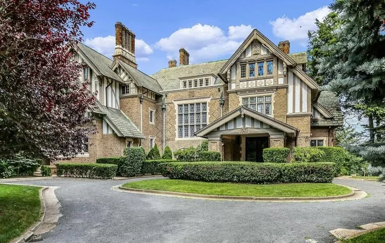 Front of home, main entrance 