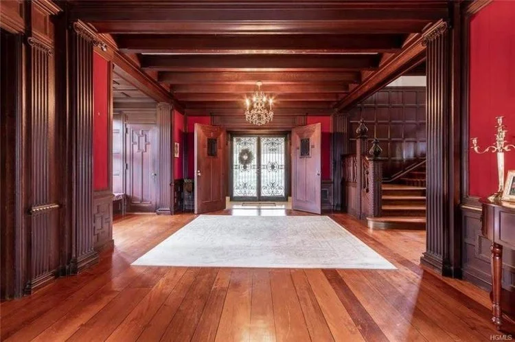 Main entrance 
