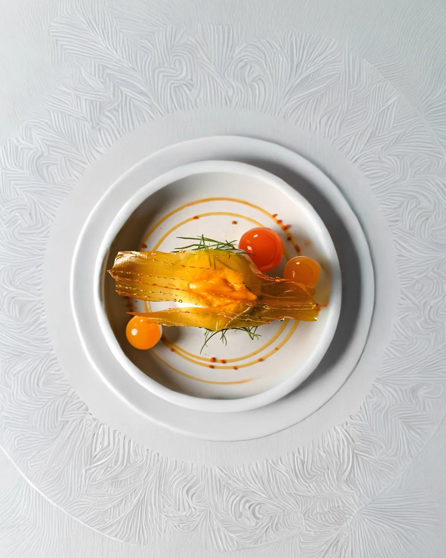 Le nouveau dessert de @leandre.vivier pour le restaurant @lebaudelaire.restaurant 🍯
.
Miel de sarrasin, Eucalyptus frais, sarrasin caram&eacute;lis&eacute; et confiture d&rsquo;huile d&rsquo;olive 🫒
.
&Agrave; d&eacute;couvrir au menu du restaurant