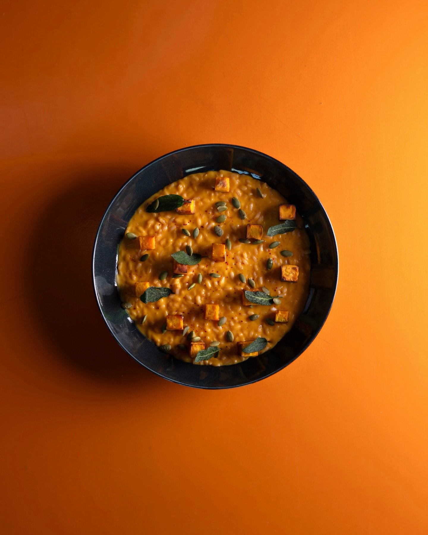 L&rsquo;ATTITUDE 🧡 par @safarodas 
📍Macao, China 
.
Au c&oelig;ur du restaurant L&rsquo;Attitude, nich&eacute; dans les courbes futuristes de la tour Morpheus &agrave; City of Dreams, la cuisine devient un dialogue entre pr&eacute;cision et instinc