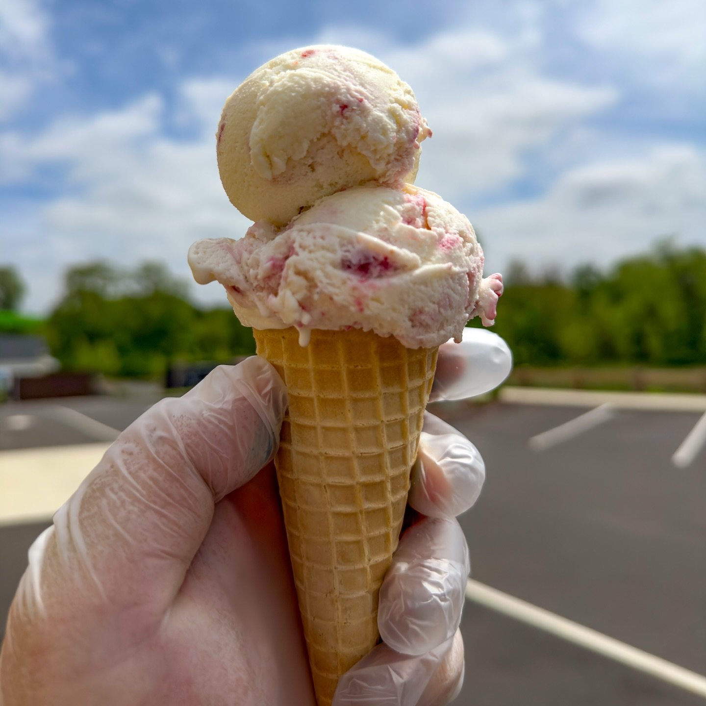 🍦🚨 New Ice Cream Flavors available now!

⭐️ Black Raspberry 
⭐️ Salted Caramel 
⭐️ Raspberry Cheesecake

These new flavors are perfect for this humid weather! Tastes like summertime&hellip; ☀️ 

#instagood #cteats #ctbites #eastlyme #dessert #foodi