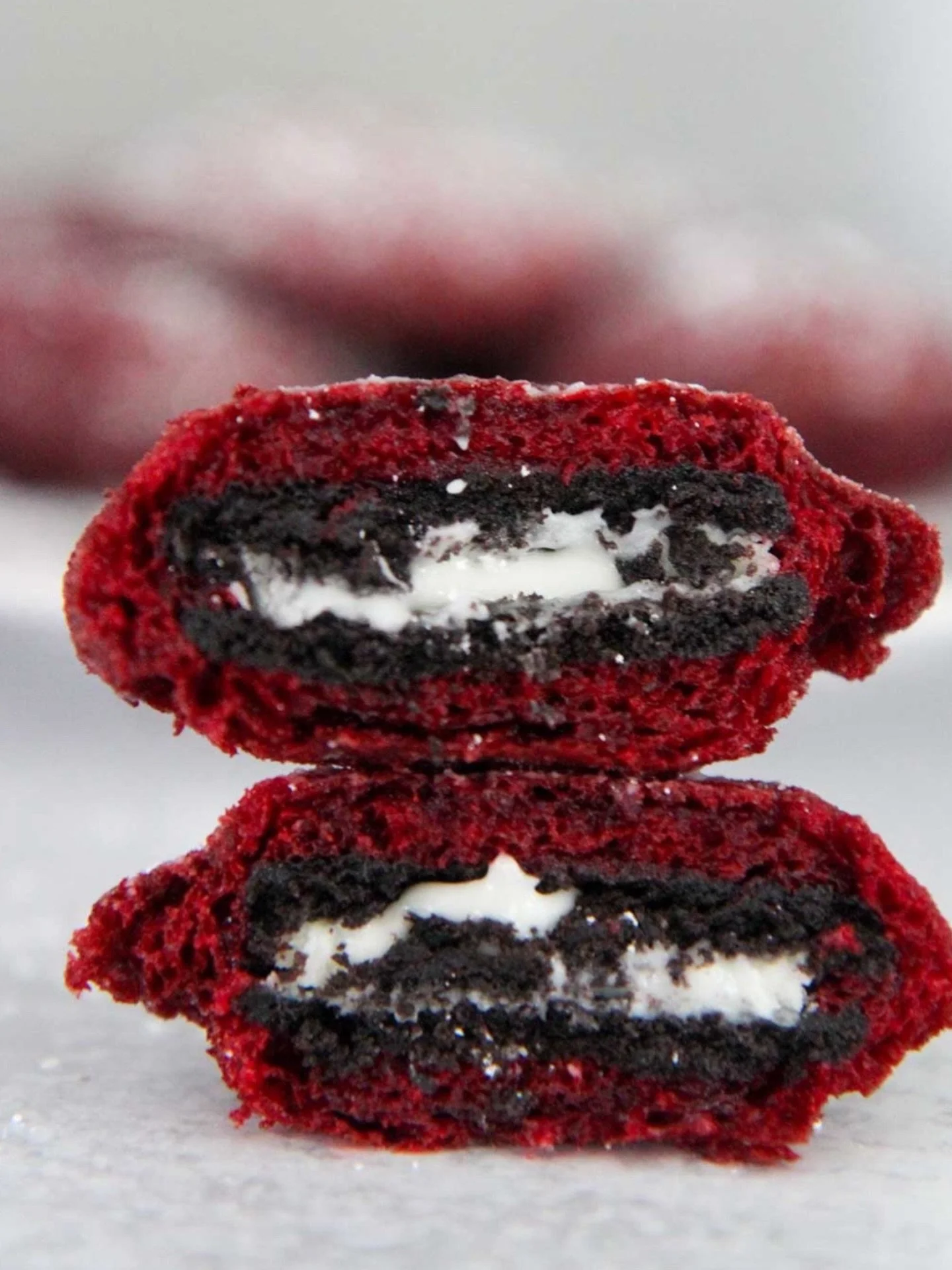 Red Velvet Fried Oreos 😮 

Oreos dipped in Red Velvet cake batter fried to perfection, topped with powdered sugar and served with a side of sweet cream cheese frosting 🤤 

Only available for a limited time, and you do NOT want to miss out on this s