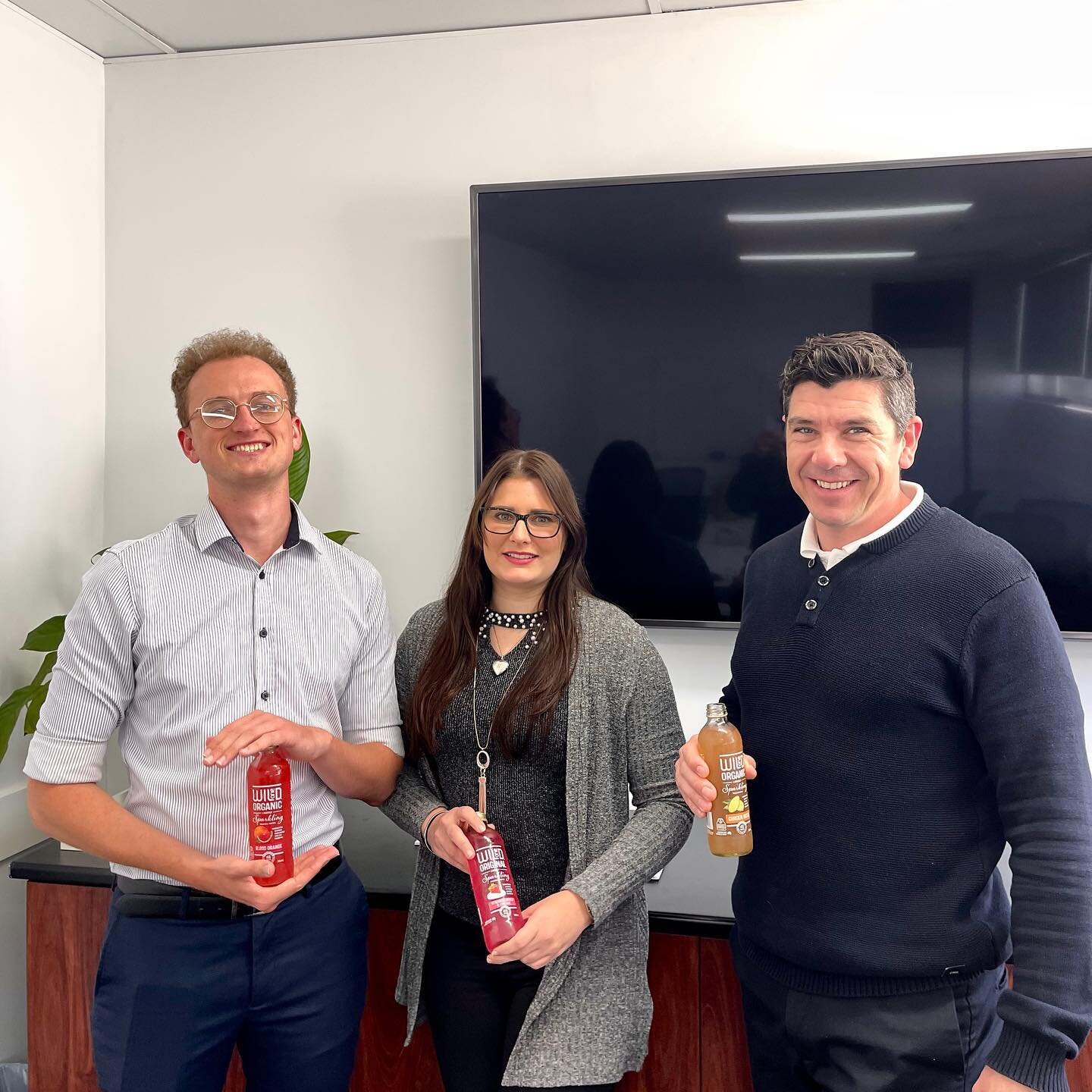 Our new partners @fullspectrumeducation staying refreshed with a couple delicious organic sparkling mineral waters in QLD @the.coffeecommune!

The Full Spectrum Education team definitely know a thing or two about educated decisions, choosing a low ca