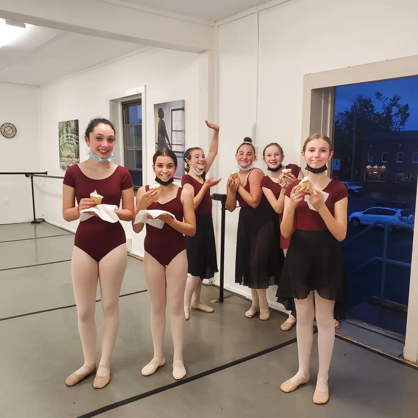 Something to celebrate!  Registration for Fall 2022 is now open to returning students! Email us at balletschoolofkingston@gmail.com if you did not receive your  registration forms.
Registration for new families begins Aug. 21st!