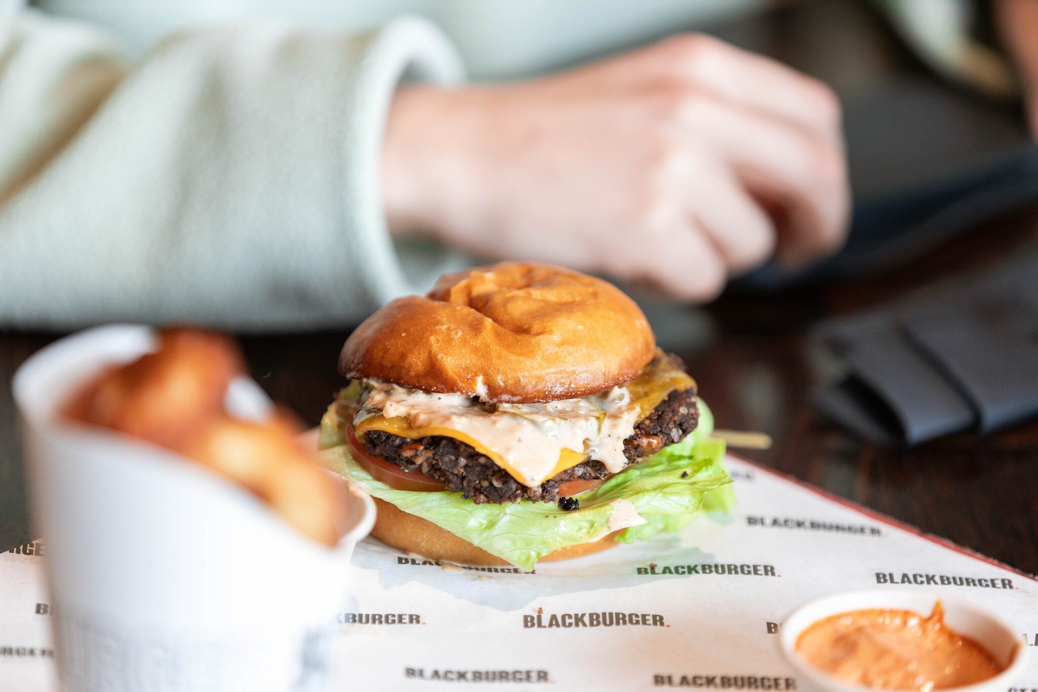 🌱 Introducing our delicious vege patties, a blend of locally sourced hemp seeds and protein from @thebrothersgreen_. Founded by Brendon McIntosh and Brad Lake, The Brothers Green is committed to healthier food options and supporting local farmers. T