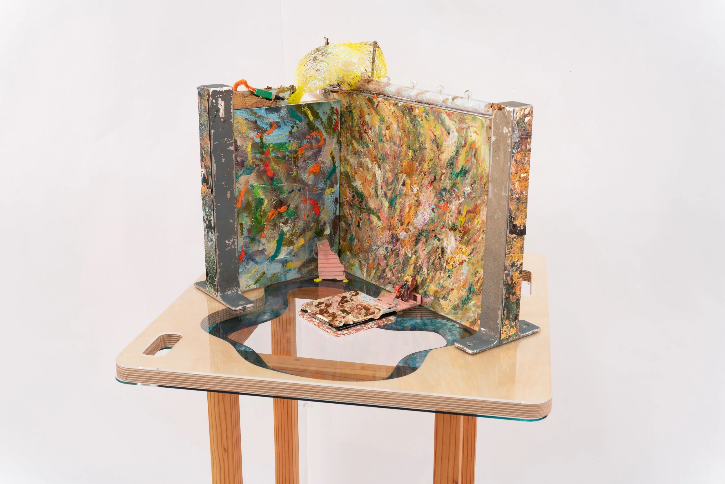 Collaboration with Damián López-de Jesús and Sally C Garner: The Future City / La Ciudad Futura.
Oil, acrylic, wax crayon, mica flakes, floppy disks, birch plywood, acrylic sheets, alcohol ink, steel, weaving, woodburning, found plastics, sound insta