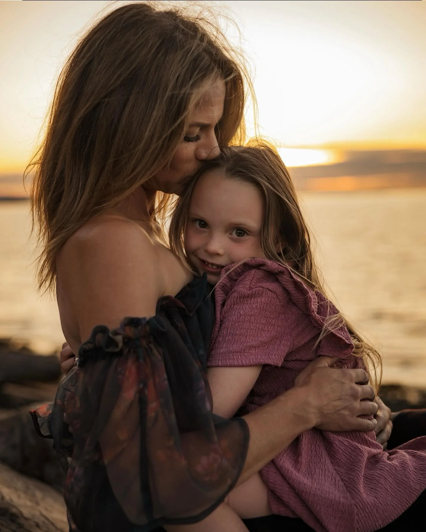 A love that outshines the brightest sunset 💛 

#motherdaughterlove #motherdaughterphotoshoot #sunsetsky #goldenhourlight #familyphotography #nanaimobc #nanaimofamilyphotographer #vancouverisland #neckpointpark #reclamationdesigncompany #clientcloset
