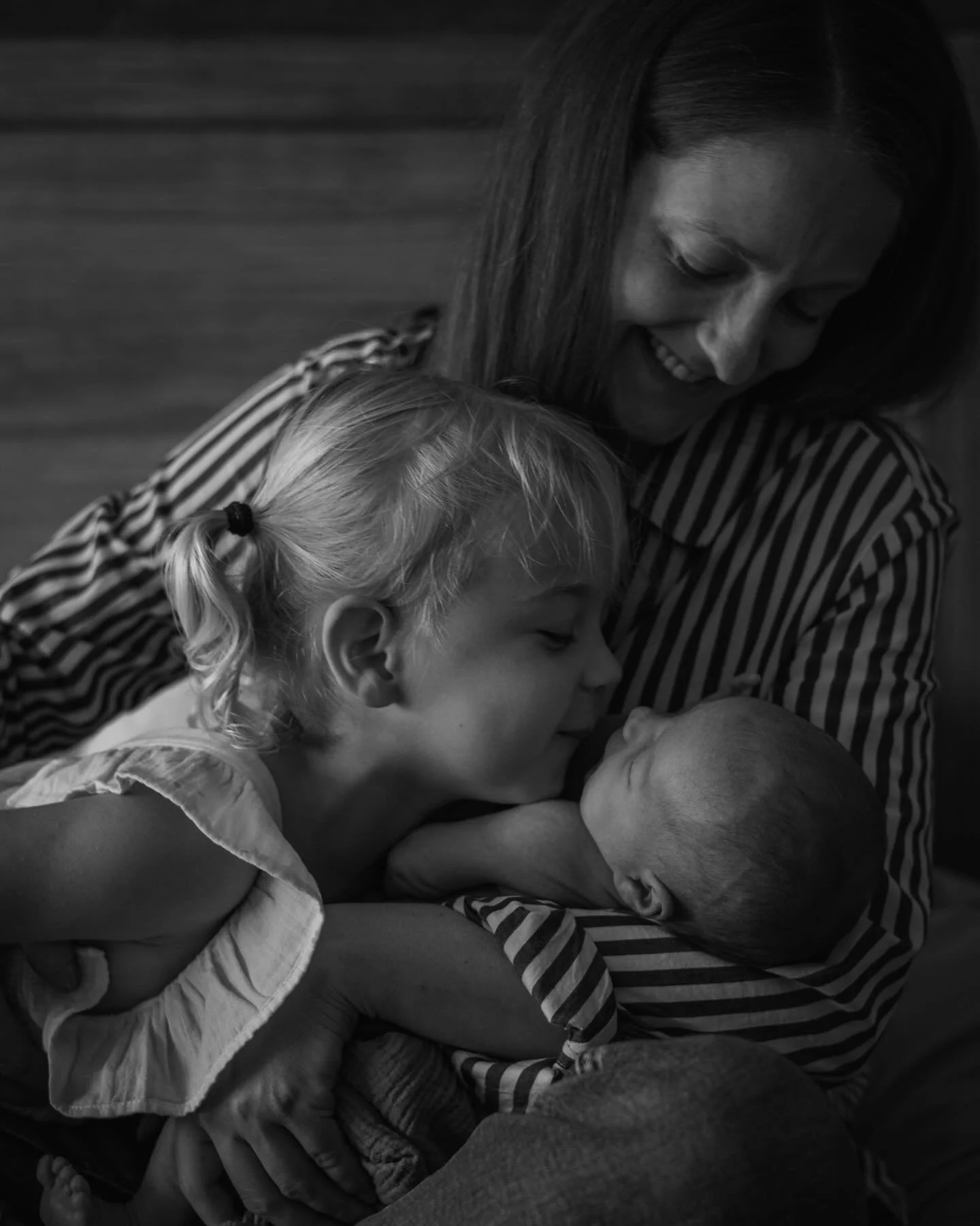 There&rsquo;s nothing quite like being welcomed into a home during those first tender weeks. The newborn snuggles, the tiny details, the way big sister leaned in with so much love. What an honour to witness and capture it all.

#newbornsession #lifes