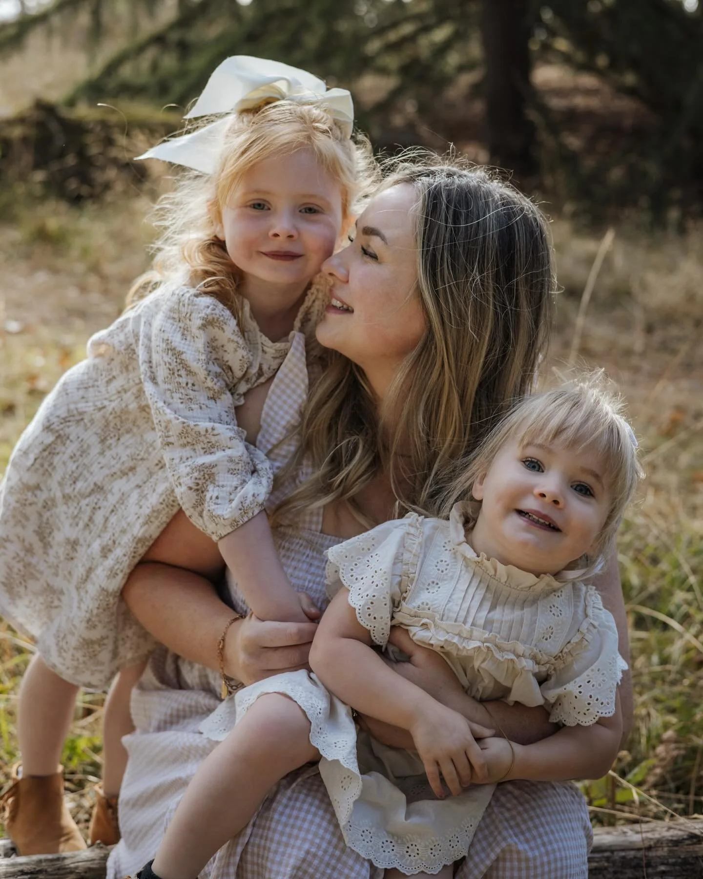 Family sessions, especially with littles, are supposed to be fun! We ran, jumped, swung, and tickle attacked, and we didn&rsquo;t just end up with some great photos&hellip;but also great memories. And that&rsquo;s what it&rsquo;s all about ❤️

#minis