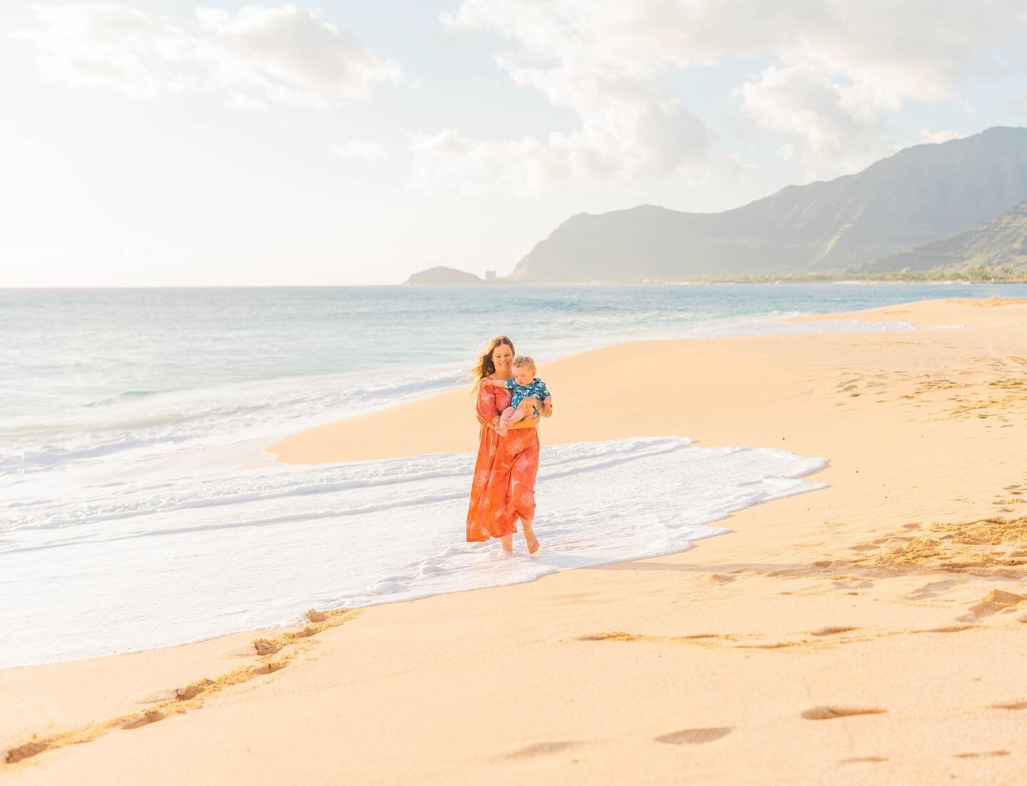 You guys!! The sea foam, the colors, this sweet momma and her son. These moments are precious! 🤩🌊😍

#oahuhawaii #visitoahuhawaii #oahufamilyphotographer #oahufamilyphotos #oahumaternityphotographer #oahuhoneymoon #honolulufamilyphotographer #honol
