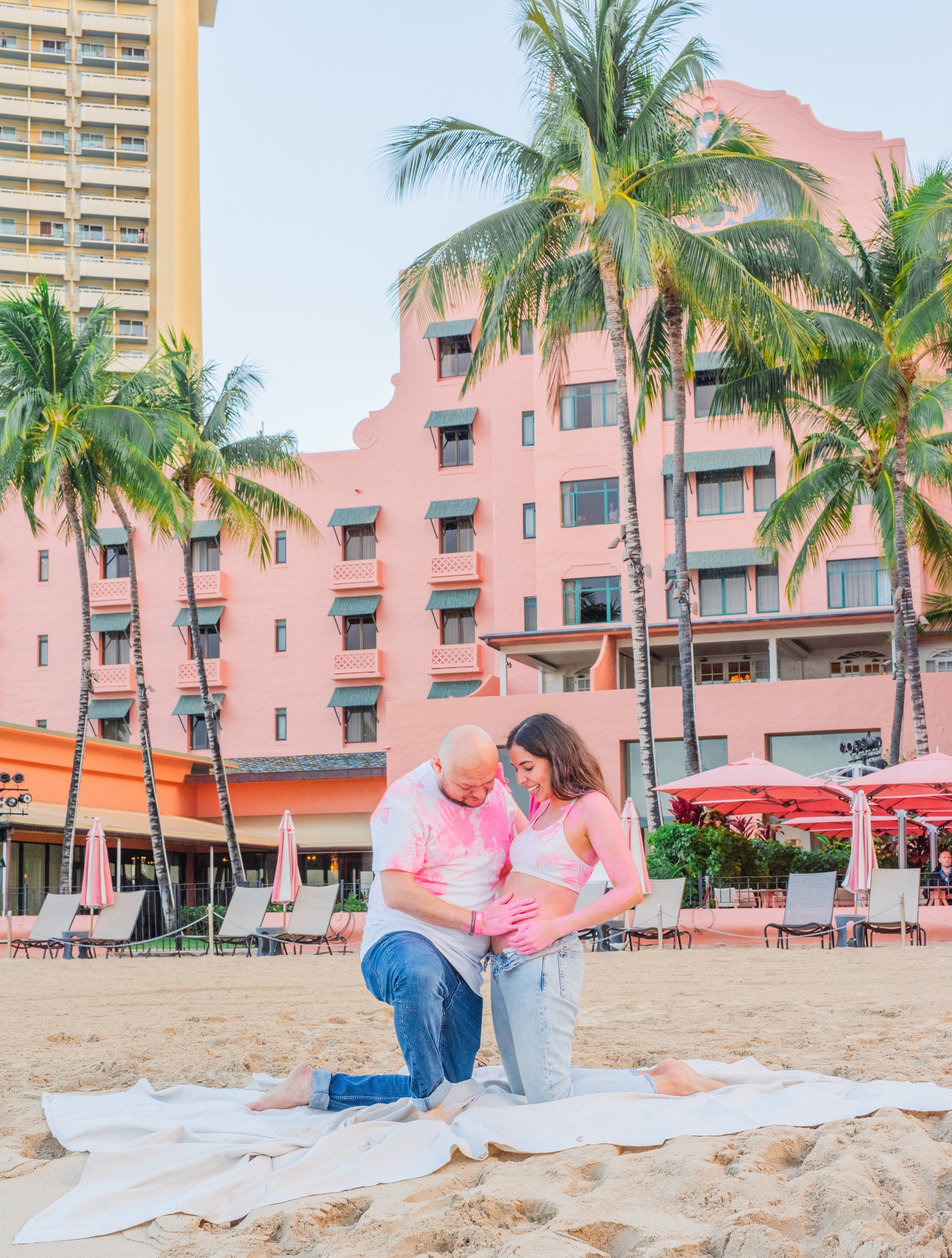 Maternity Photos at the Royal Hawaiian, Waikiki, Hawaii