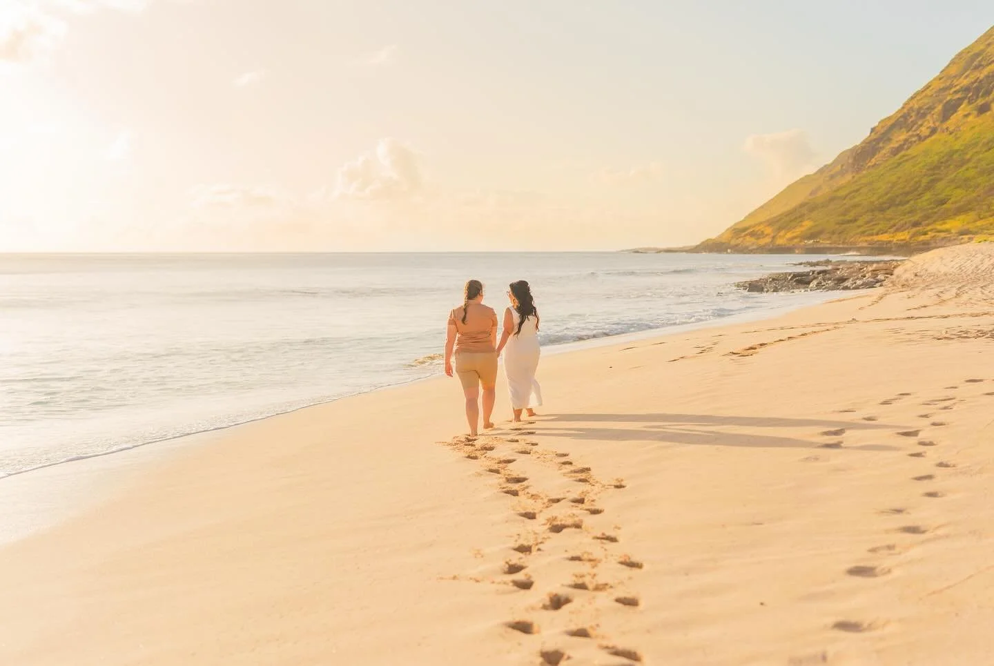 I adoreee a good wide angle and photographing love. That is all! 🫶🏼📷
Oahu Engagement Photographer, Hawaii Engagement Photographer, Ko Olina Engagement Photographer, Oahu Wedding Photographer, Oahu Elopement Photographer
#oahuweddingphotographer