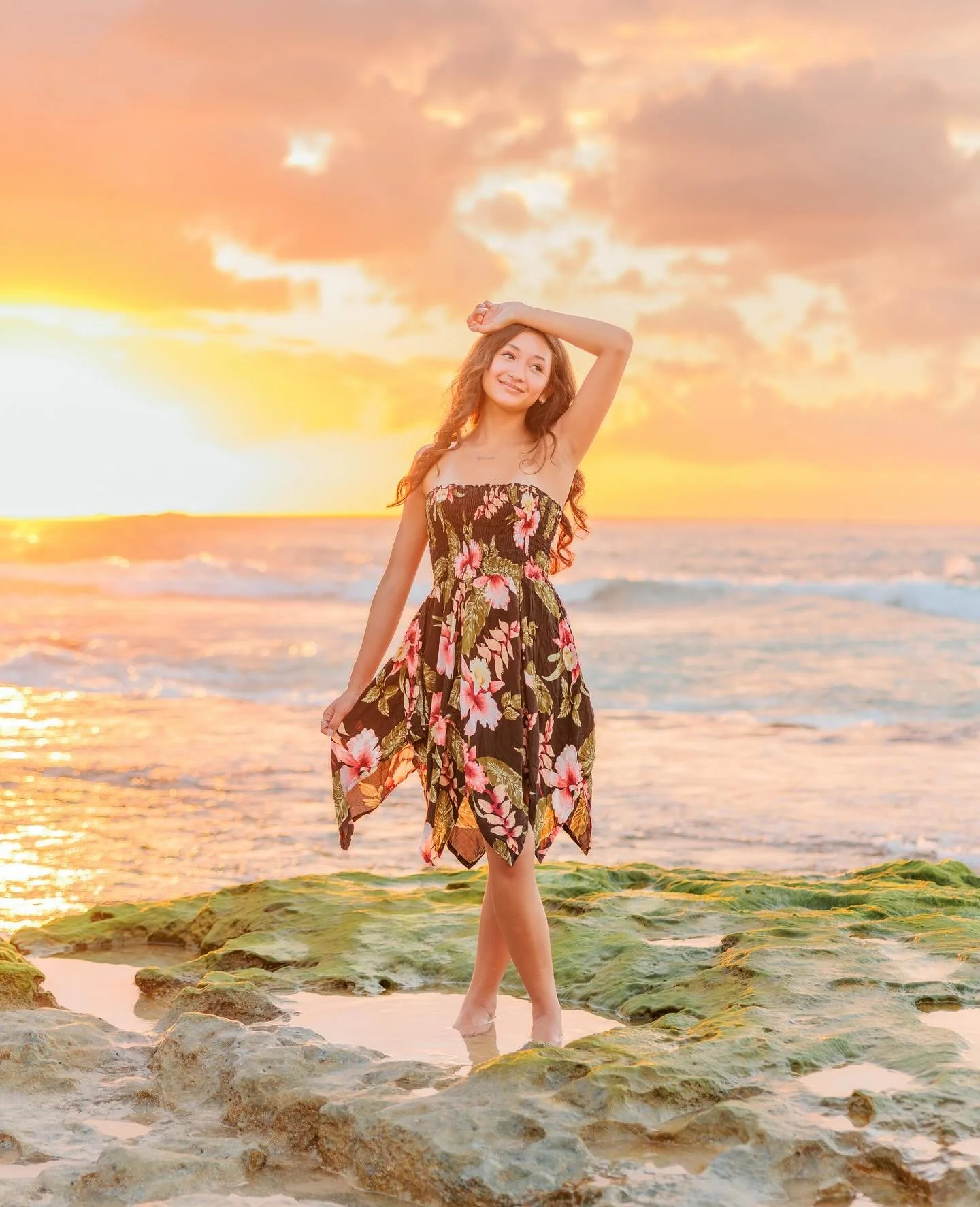 Happy Senior Sunday! {SWIPE THROUGH}
You guys! I love senior photos! If you know a 2026 senior looking for a photographer, send them my way! I’d love to capture this special season for them! ❤️
Oahu Senior Photographer, Hawaii Senior Photogra