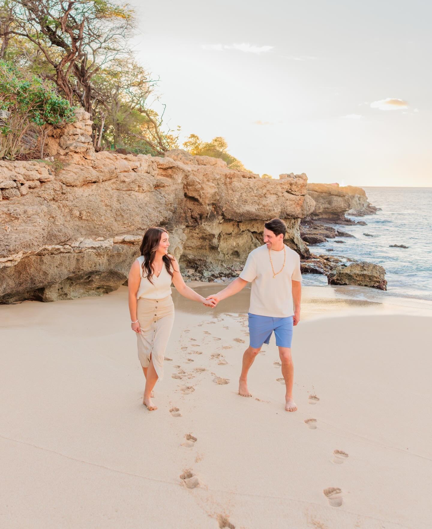 Happy Aloha Friday! 🌞

I&rsquo;m obsessed with these two and the quick photos we got during their family&rsquo;s extended session. Such cuties! 

Who&rsquo;s ready for a sunset date night with your other half (where I tag along and hype you up)? 🤣?