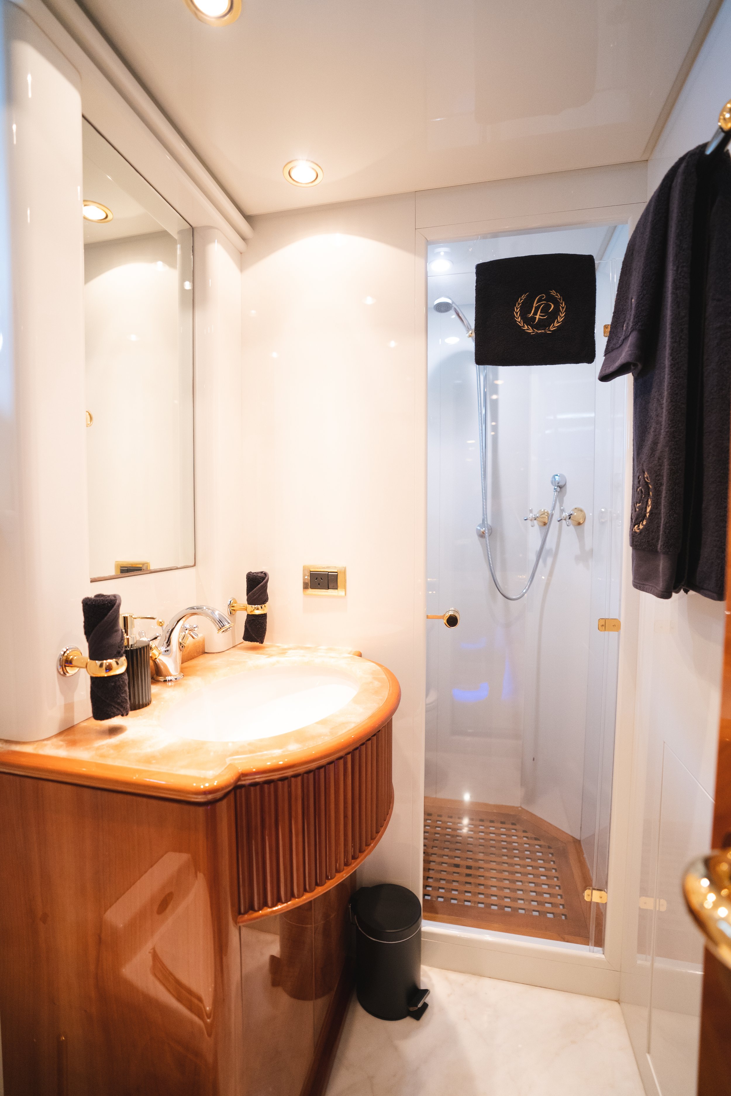 LadyPamelaEnsuite.jpg