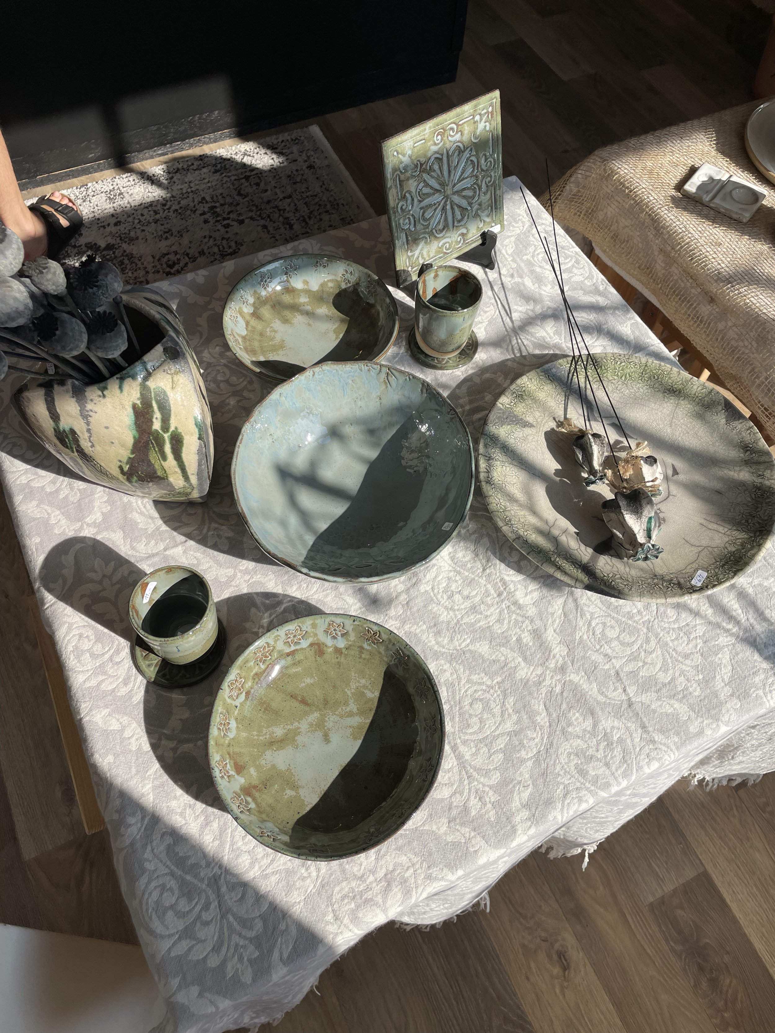 Atelier B keramik_Werkstatt gruener Tisch.jpeg