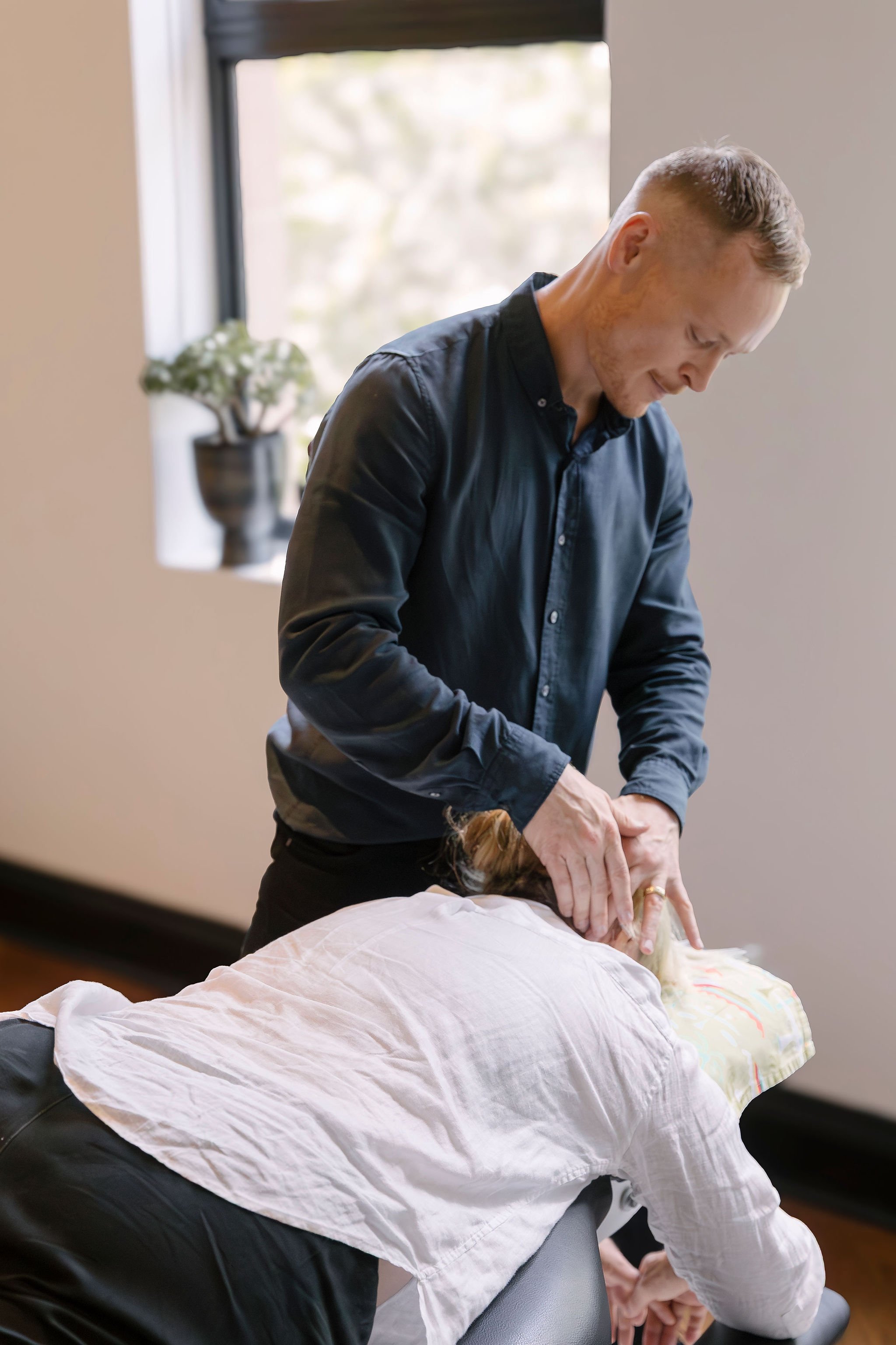 What Is a Network Spinal Entrainment? What Actually Happens in a Session