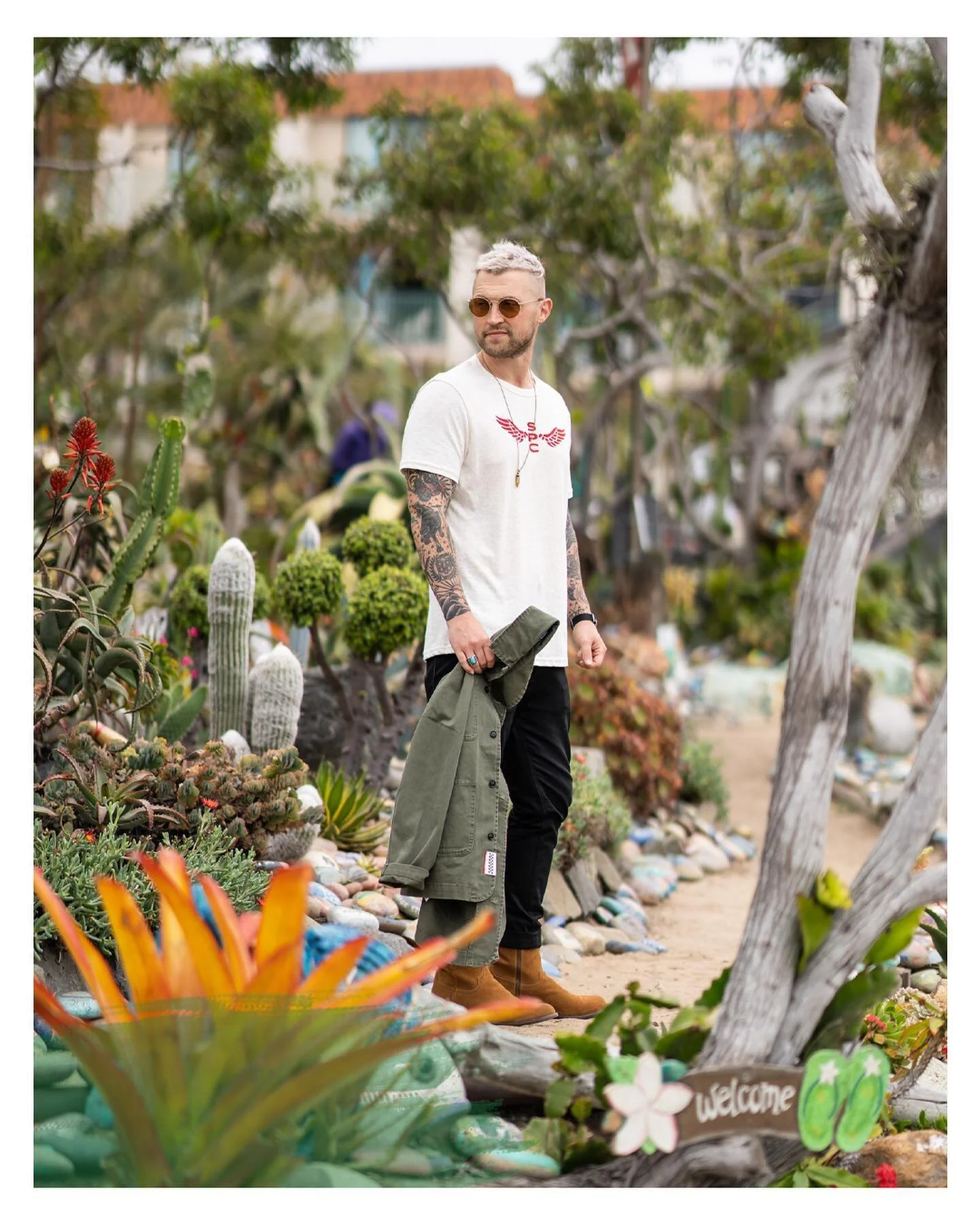 ✌️🏁

📷: @cend_it 

#chorejacket #vintagestyle #workwear #encinitas #secondplaceco #davesrockgarden #rockgarden #moonlightmusic #hwy101 #classicalguitar