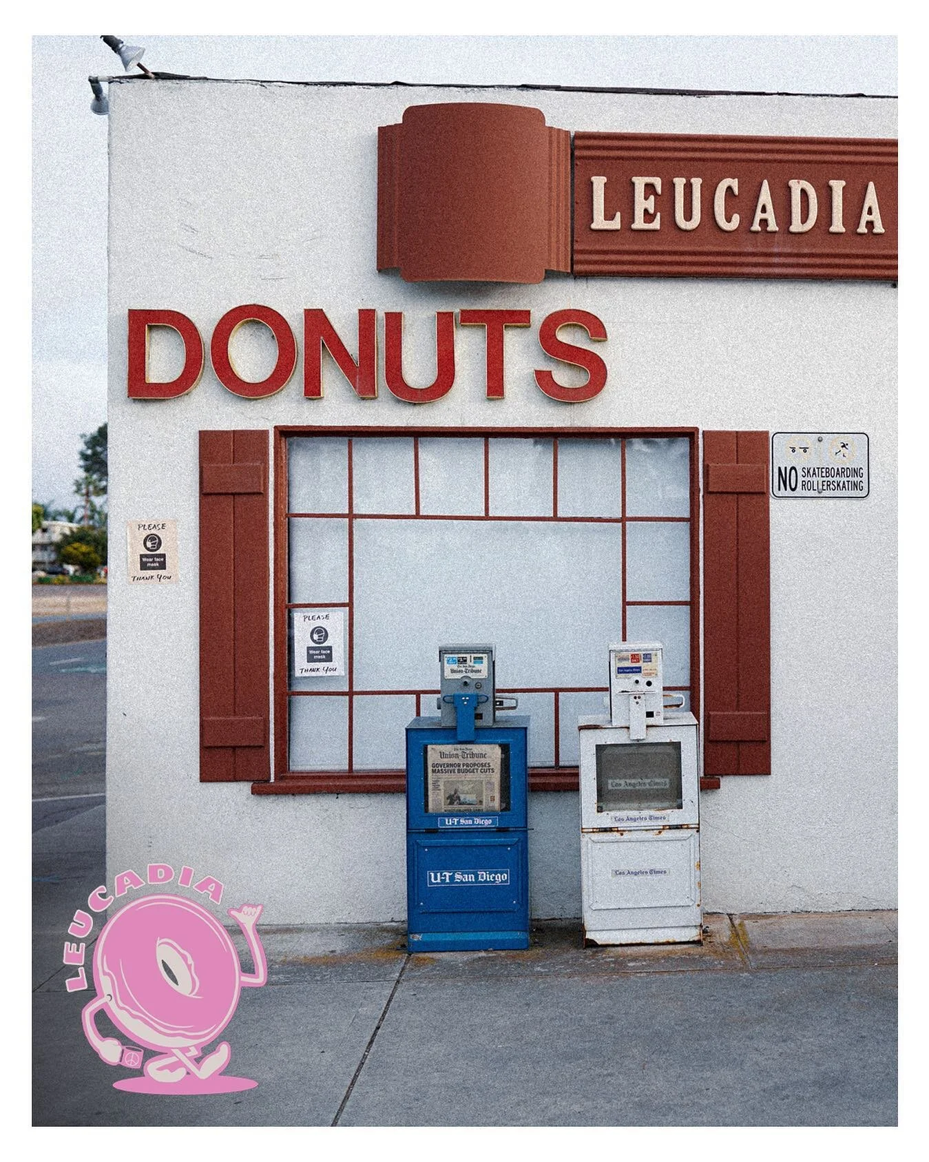 Saturday Morning Donuts 🍩

________

#morningdonut #leucadiadonutshoppe #leucadia #California #encinitas #secondplaceco #hwy101 #coastlife