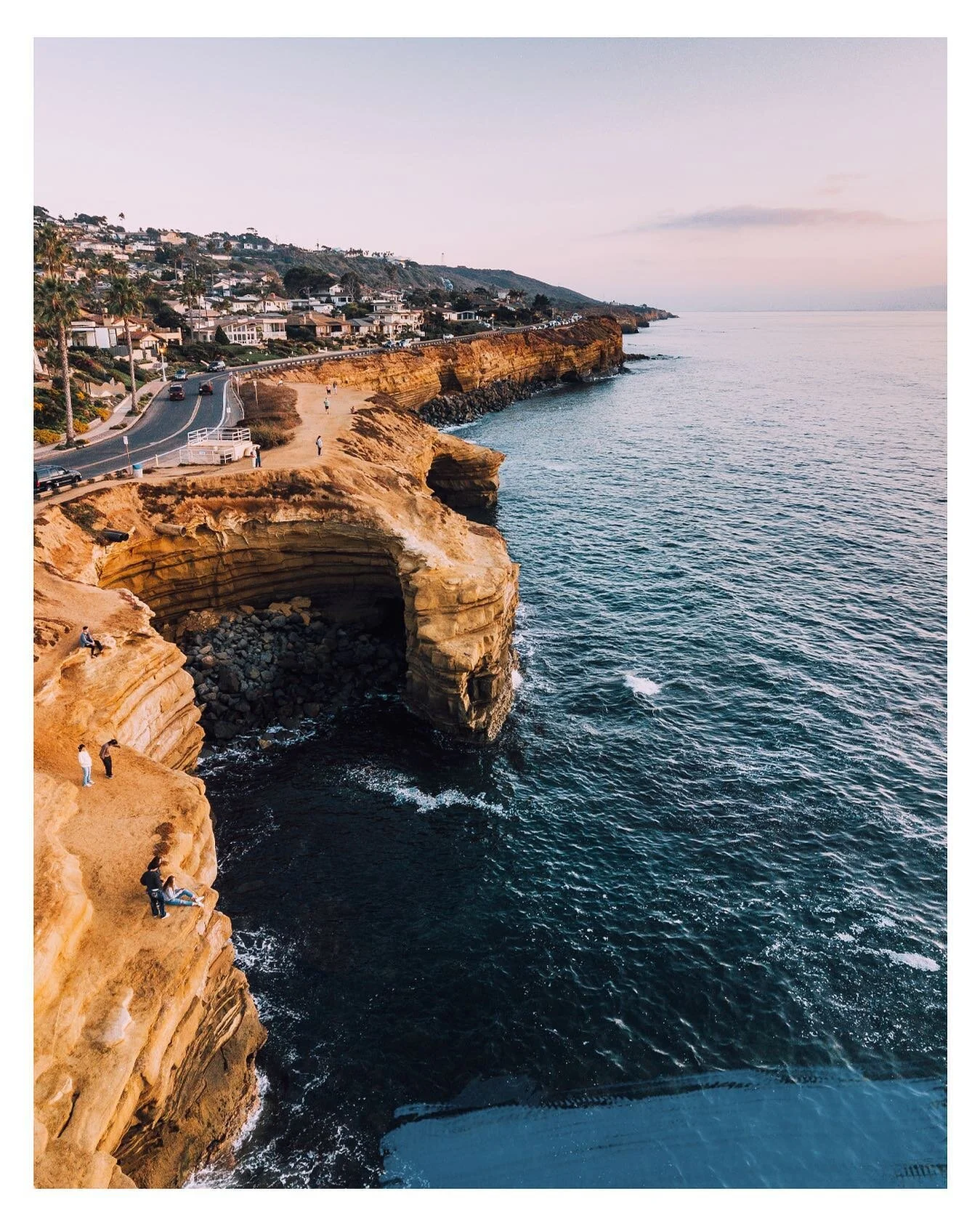 On the edge of the world. 

__________
#sandiego #encinitas #onthecoast #edgeoftheworld #pacific #secondplaceco