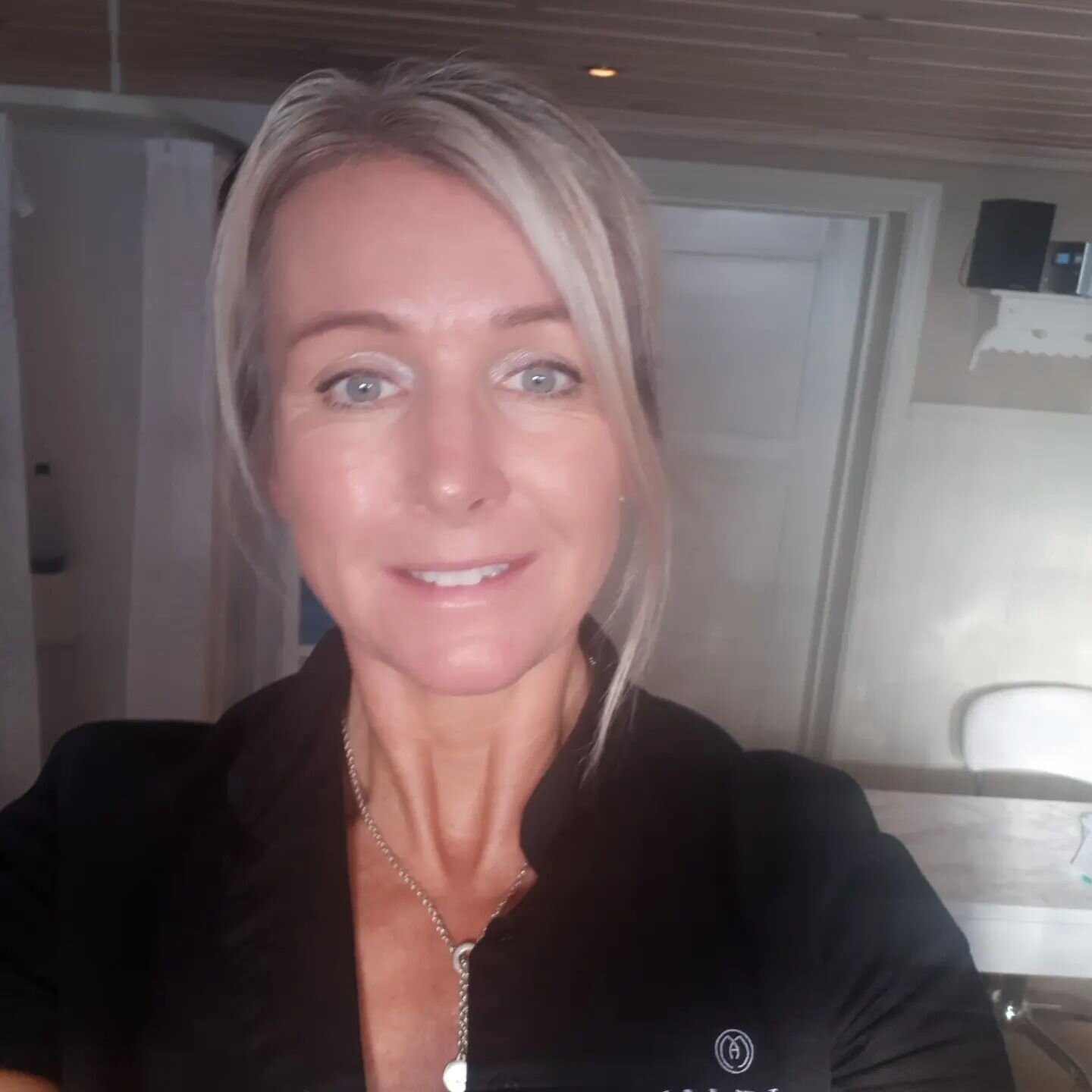 Nu finns nya tider ute p&aring; Dermapraktiken/Boka direkt. Unna dig en behandling nu efter sommar och sol. T ex
#fotv&aring;rd 
#PRX t-33
#microneedling
#kl.ansiktsbehandling
#microblading-&ouml;gonbryn
#massage, behandlande massage, Lymfmassage 
#s