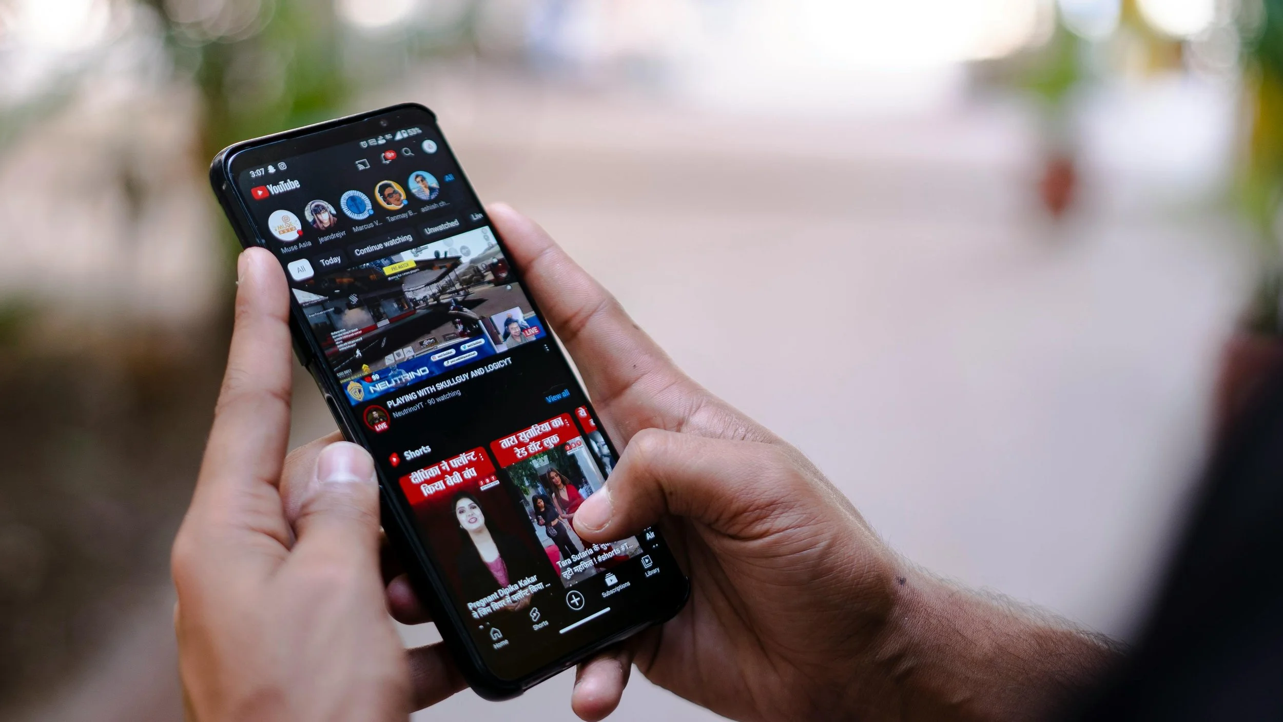 using-phone-social-media
