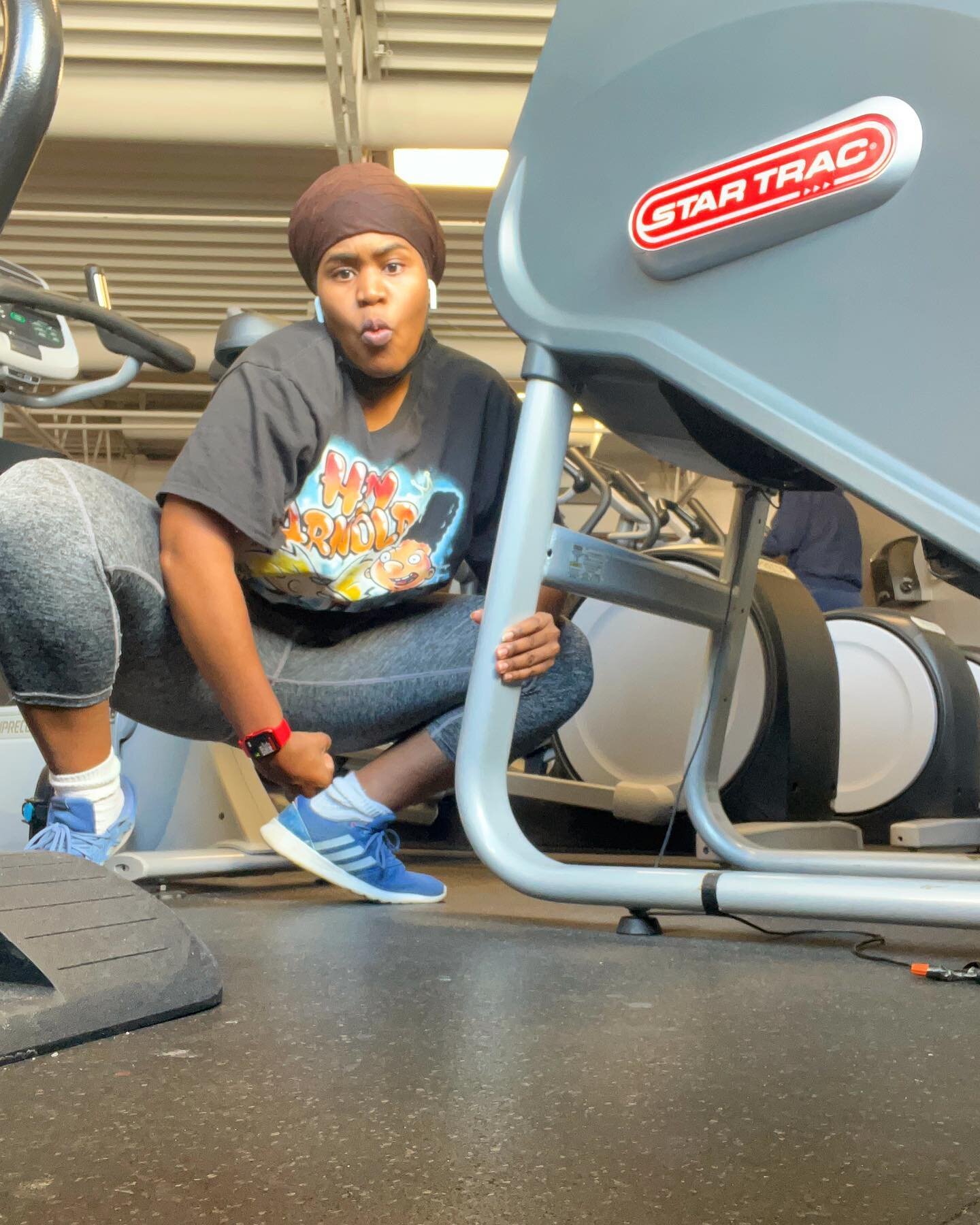 Just me and my #swolemate getting ripped and #builtbygolds at our valentine&rsquo;s sesh today!!! 😂 🏋🏾&zwj;♀️but really, to me, working out is feeling healthy and finding joy in those practices. A workout body would be awesome, and since I don&rsq