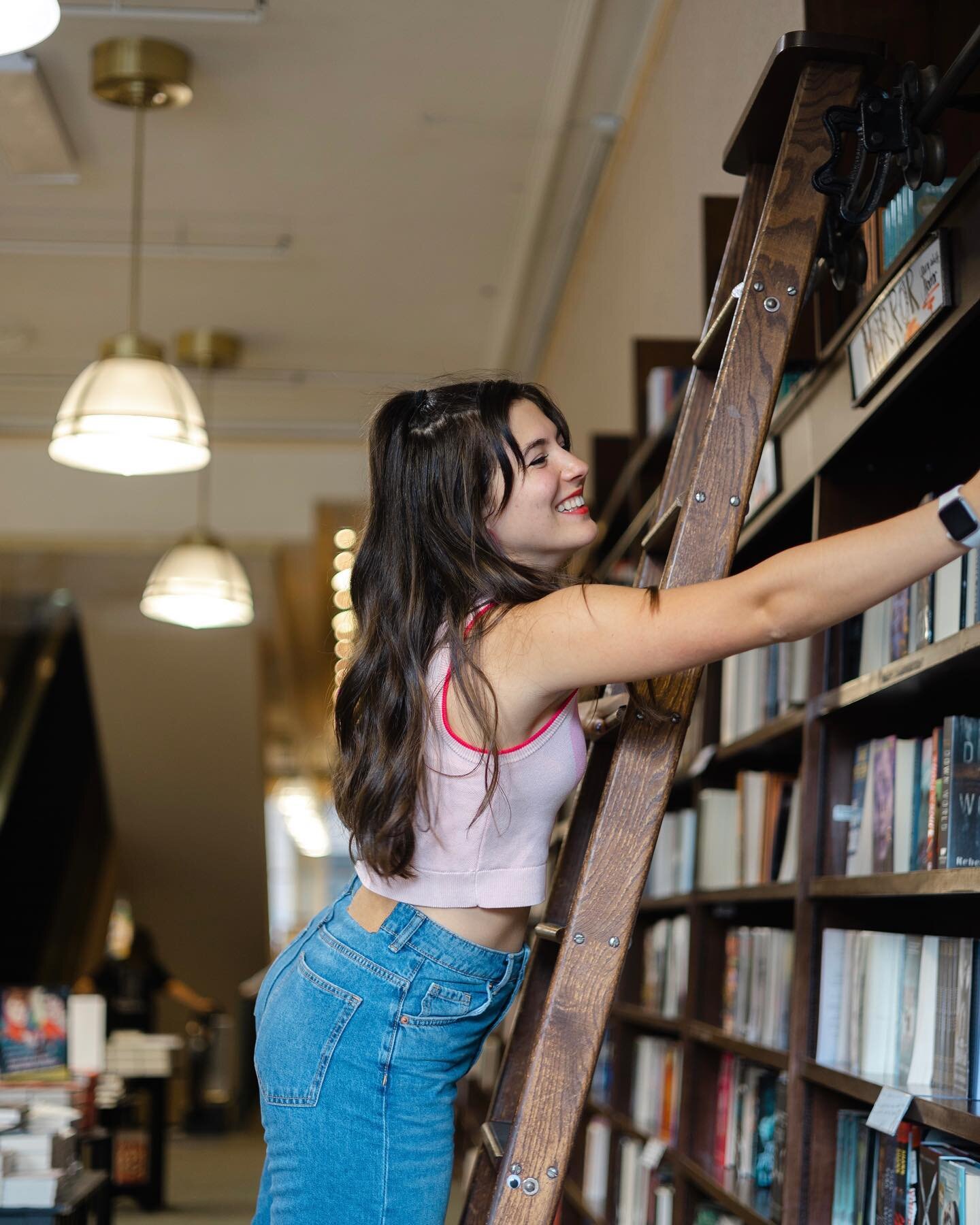 Searching for that perfect read📚

Library&rsquo;s and bookstores are some of my favorite spots for portrait sessions. The piles and shelves of books create perfect chaotic backdrops for any subject! 

New York City portraits, New Jersey Photographer