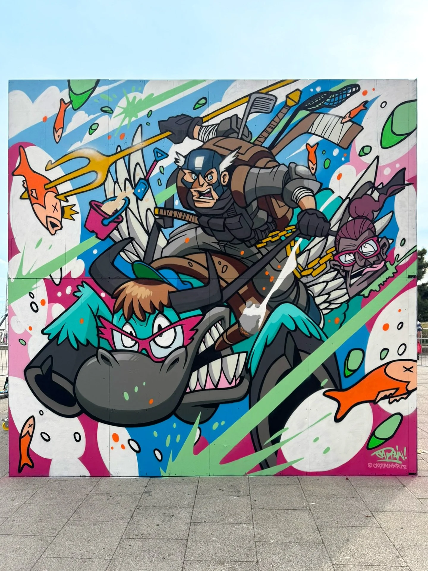 Cap &amp; Jef the space disco yak attack the sea at @southendcityjamofficial 💥 

Such a great jam getting to catch up with loads of friends and meeting new ones by the seaside. Had a sick time painting this big cube side with some incredible artists