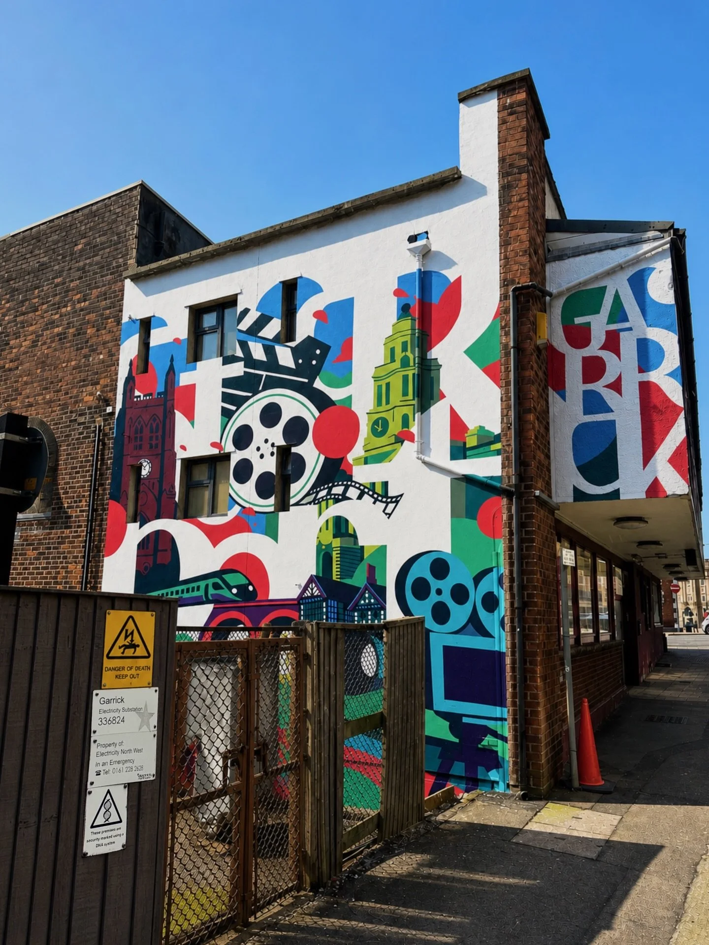Final shots from the side of the Stockport Garrick theatre @garrickgram 

This design is a celebration of all things Stockport including local buildings, monuments and a reference to Stockport being the &lsquo;Hollywood of the North&rsquo;

I battled