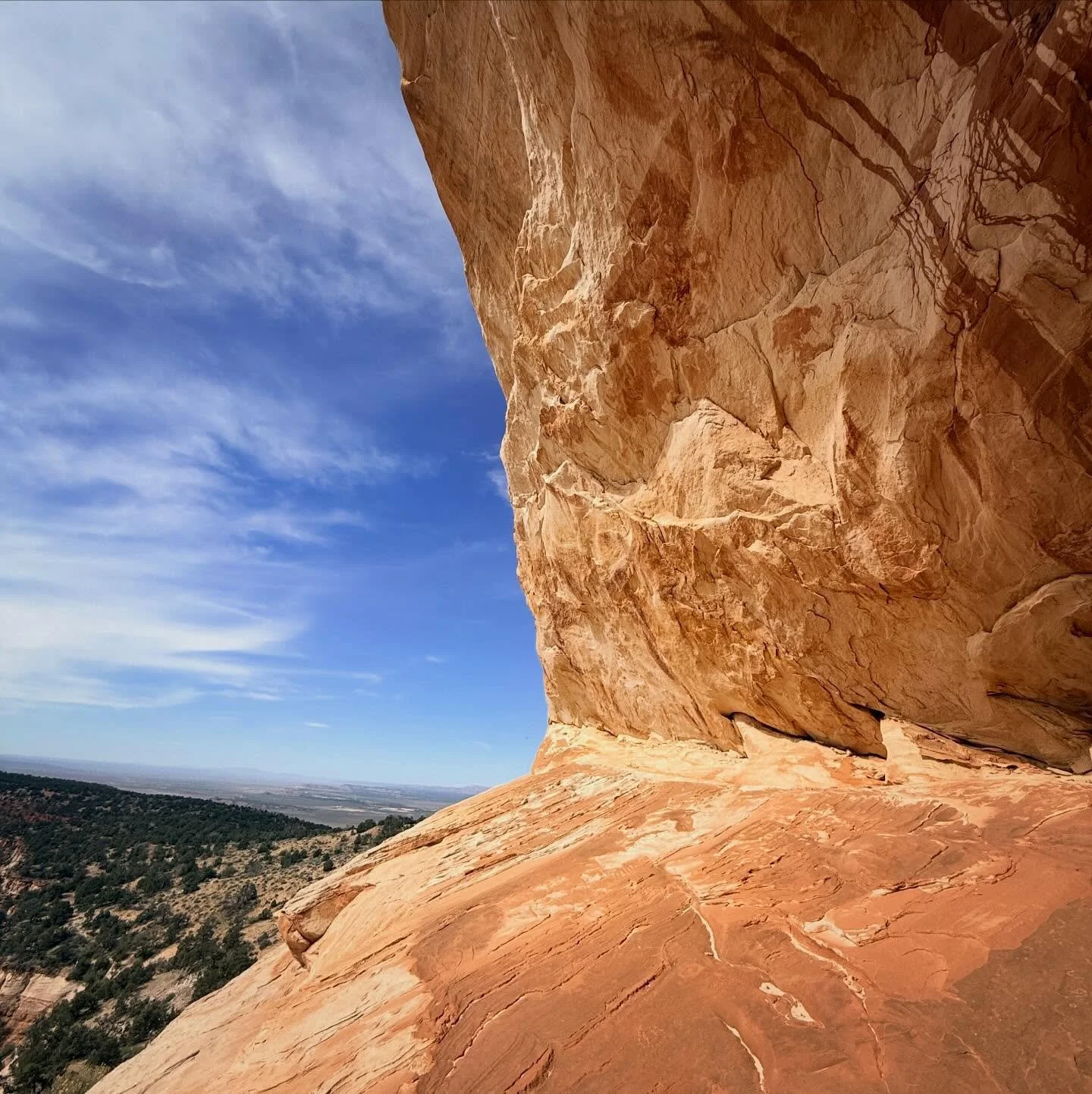 Mansard Trail and Kanab, Utah. What a sweet town surrounded by cliffs, caves, and petroglyphs. The people were so friendly. The @brownboxcafe serves the yummiest ice cream and offered a long table for gathering.  There is a wall of Polaroid photos of